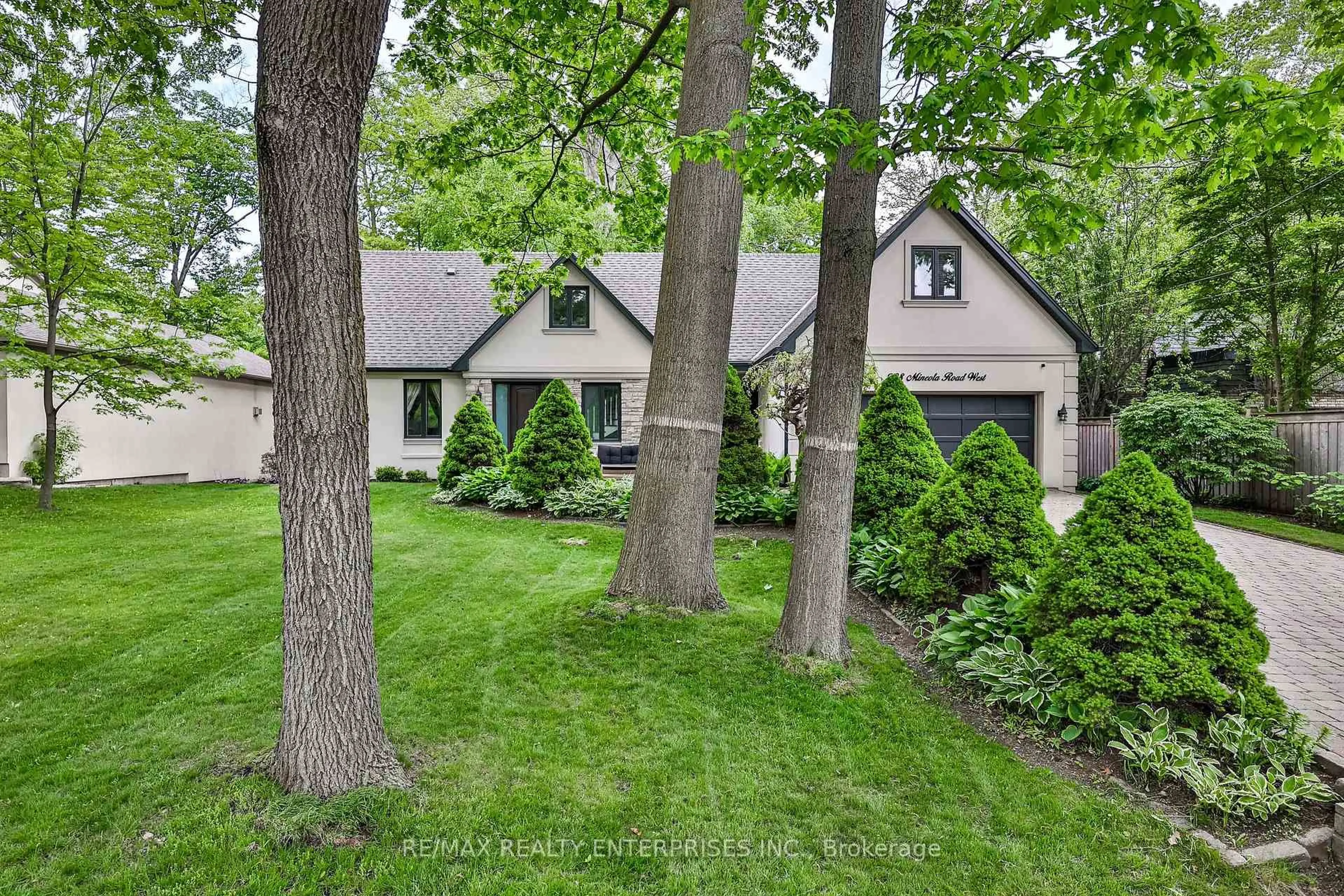 Unknown for 208 Mineola Rd, Mississauga Ontario L5G 2C7