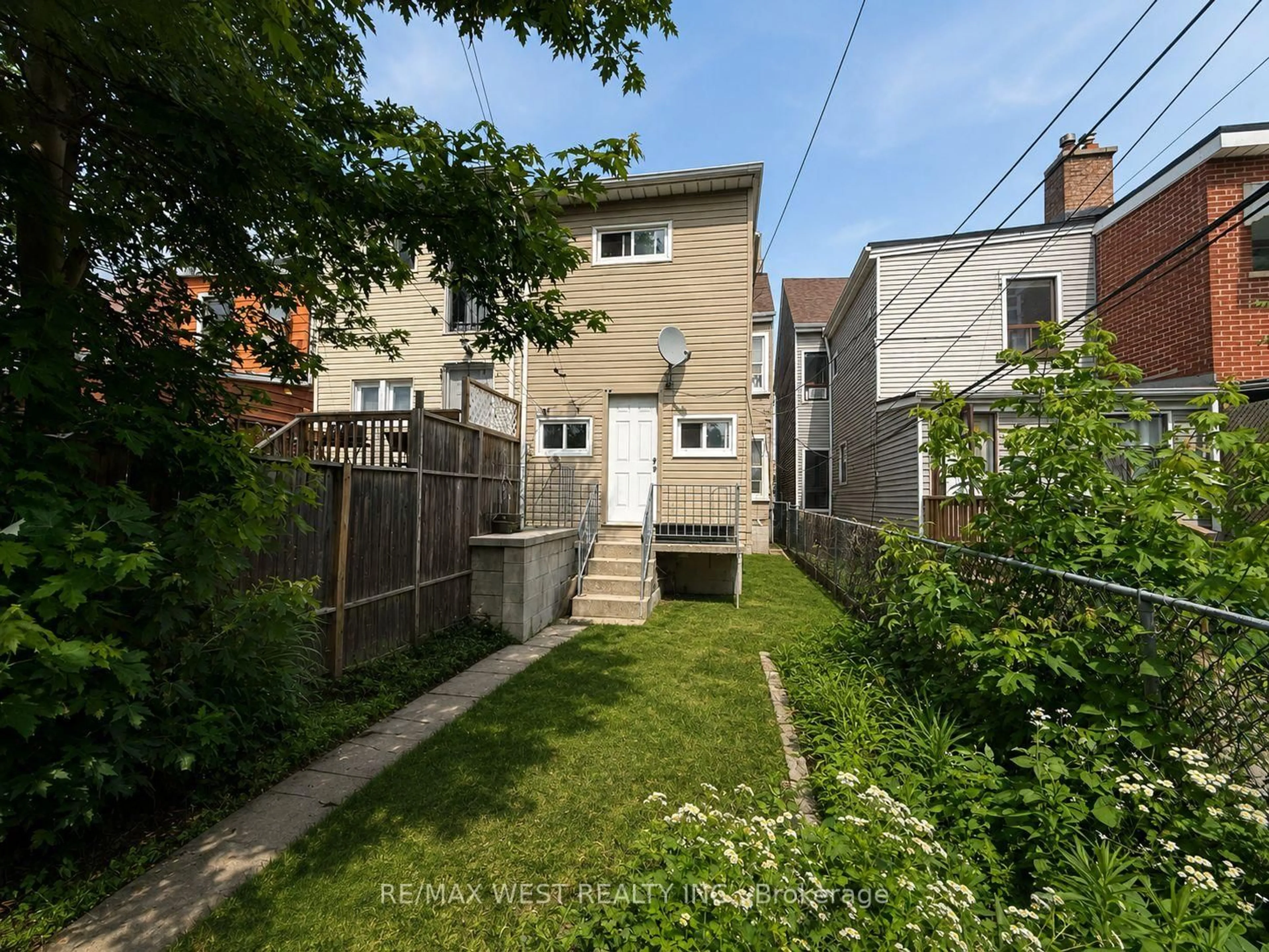 Patio, street for 10 Wiltshire Ave, Toronto Ontario M6N 2V9