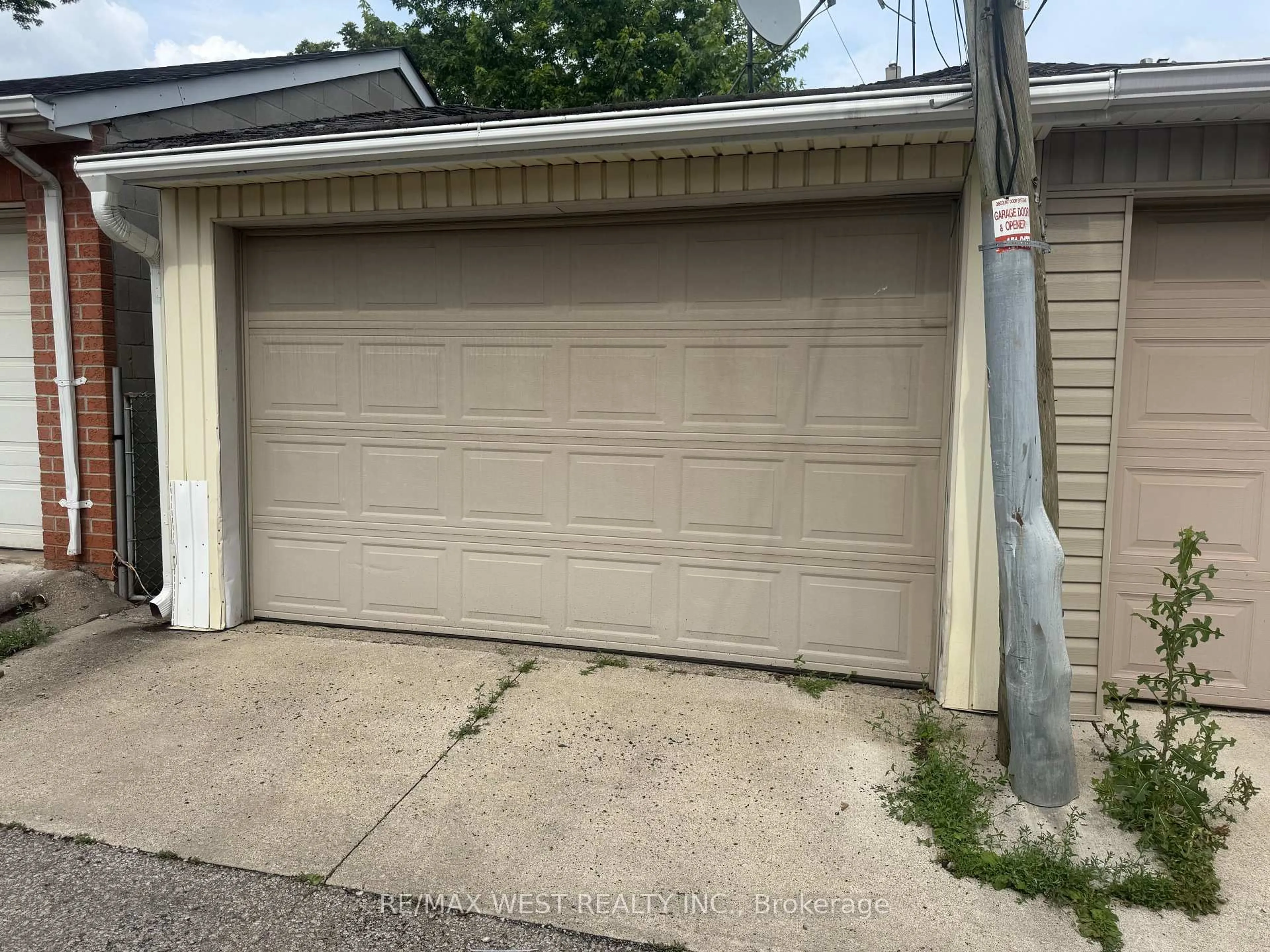 Indoor garage for 10 Wiltshire Ave, Toronto Ontario M6N 2V9