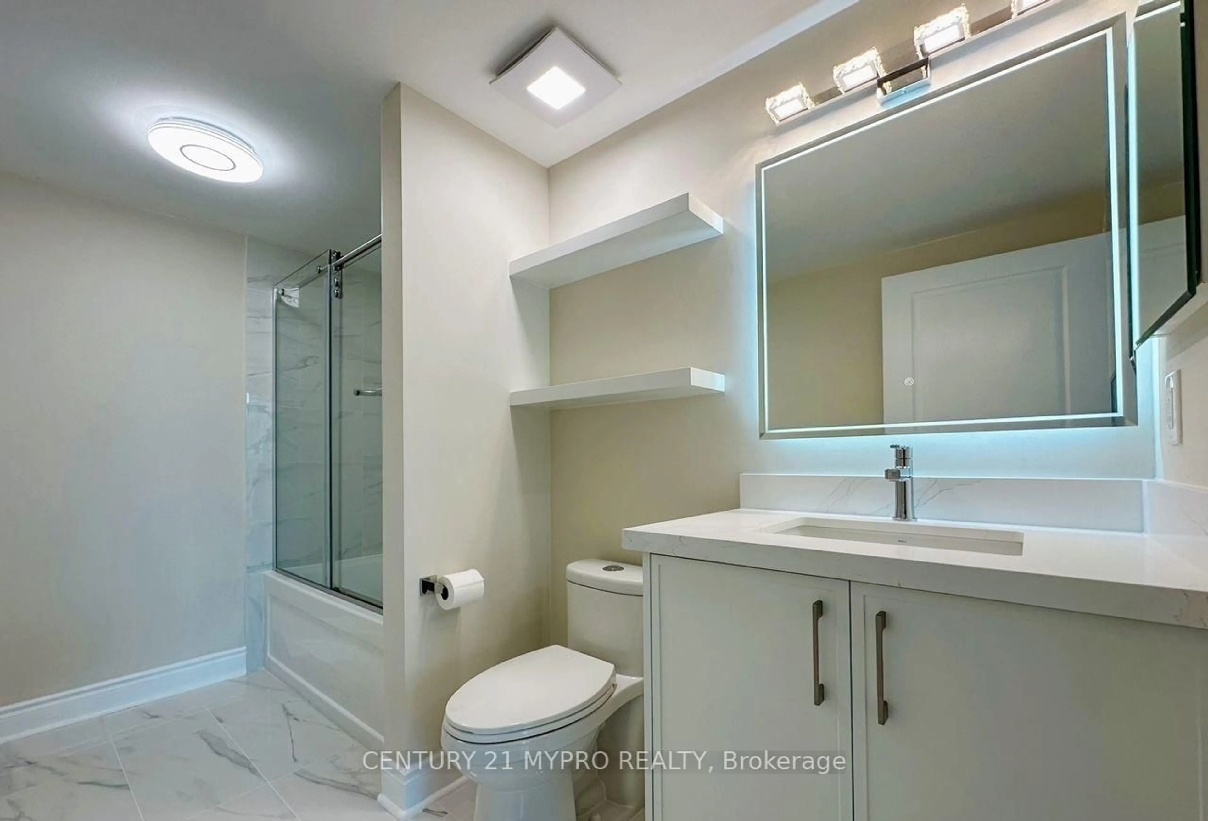 Standard bathroom, ceramic/tile floor for 3939 Duke Of York Blvd #914, Mississauga Ontario L5B 4N2