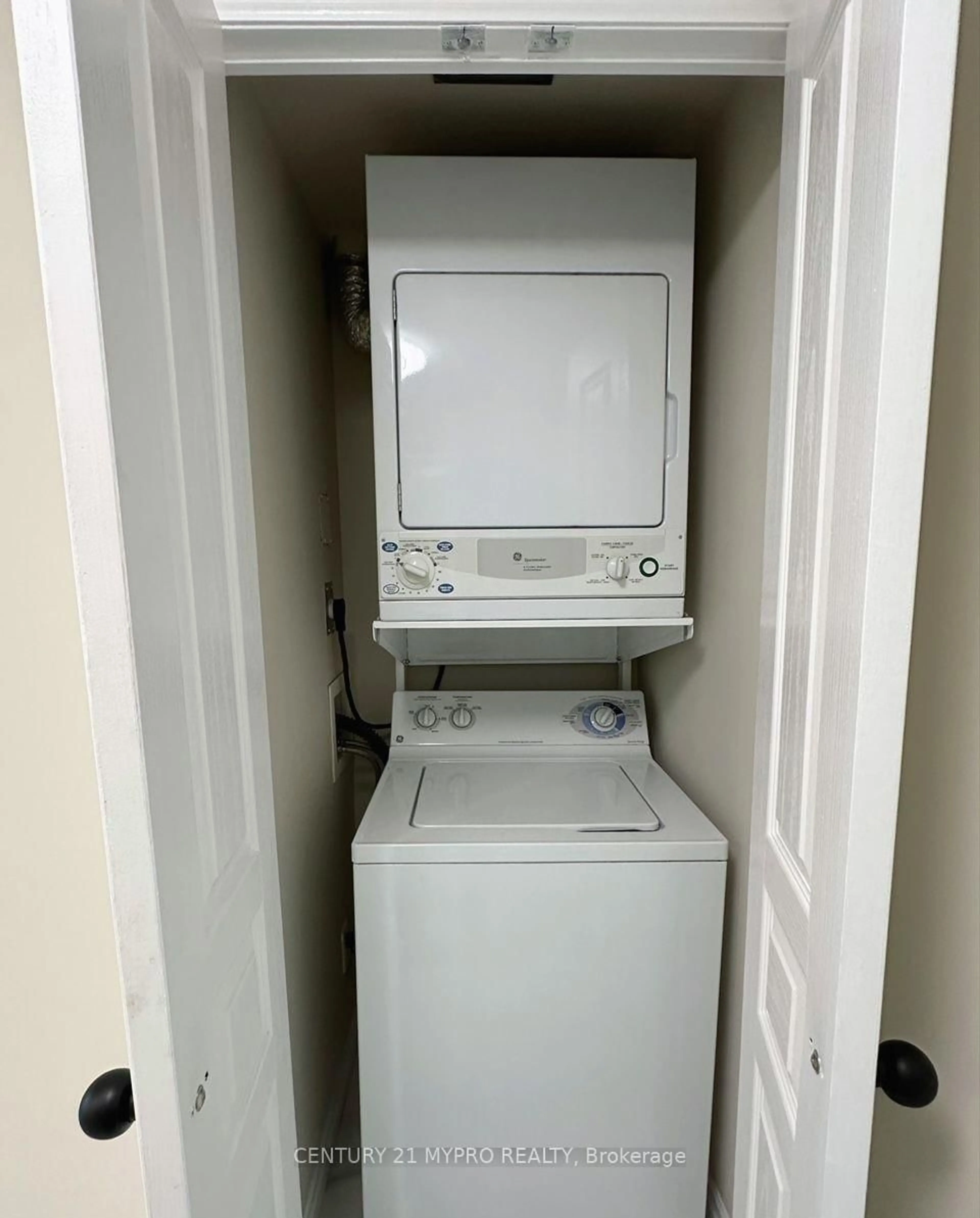 Laundry room for 3939 Duke Of York Blvd #914, Mississauga Ontario L5B 4N2