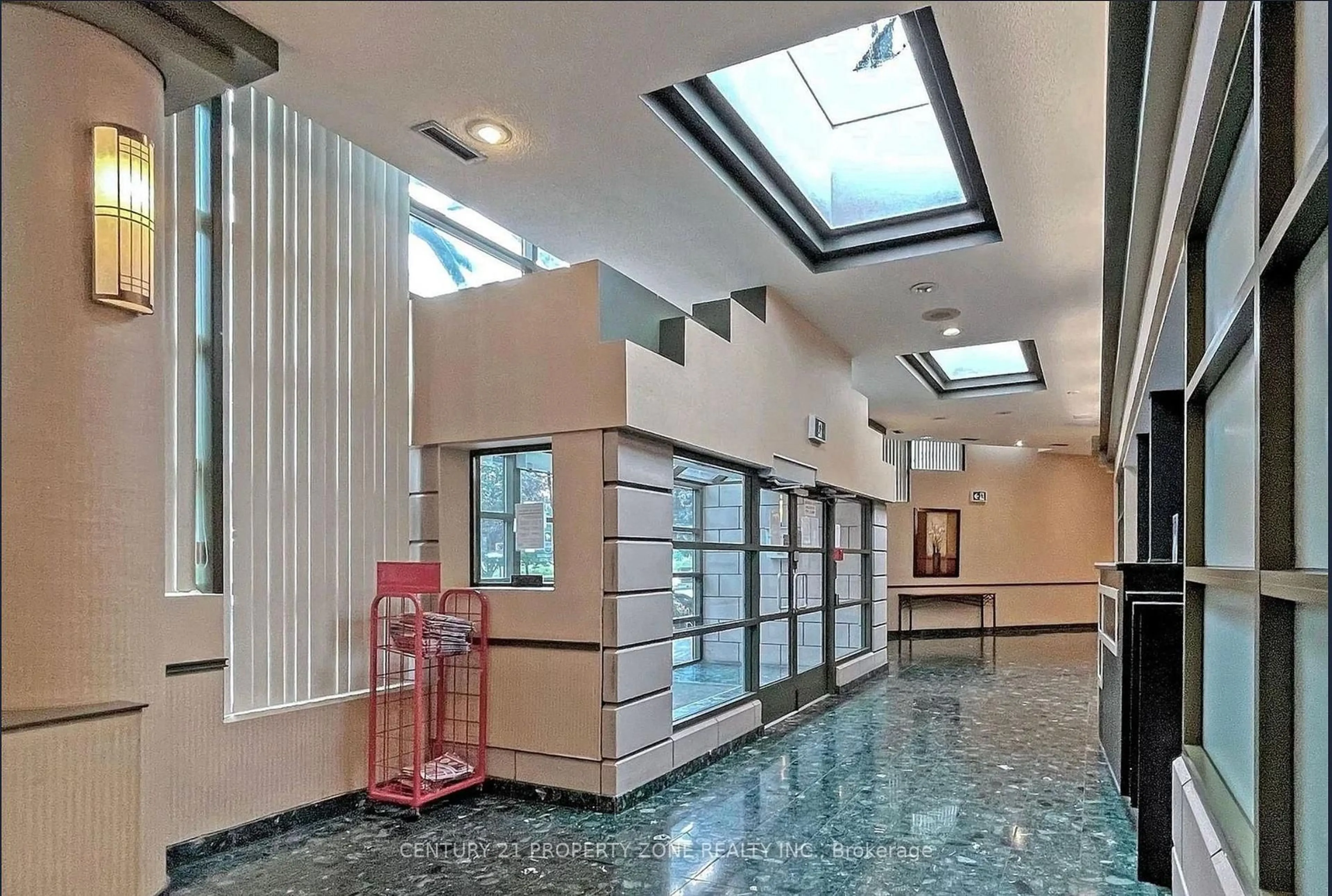 Indoor foyer for 4185 Shipp Dr #115, Mississauga Ontario L4Z 2Y8