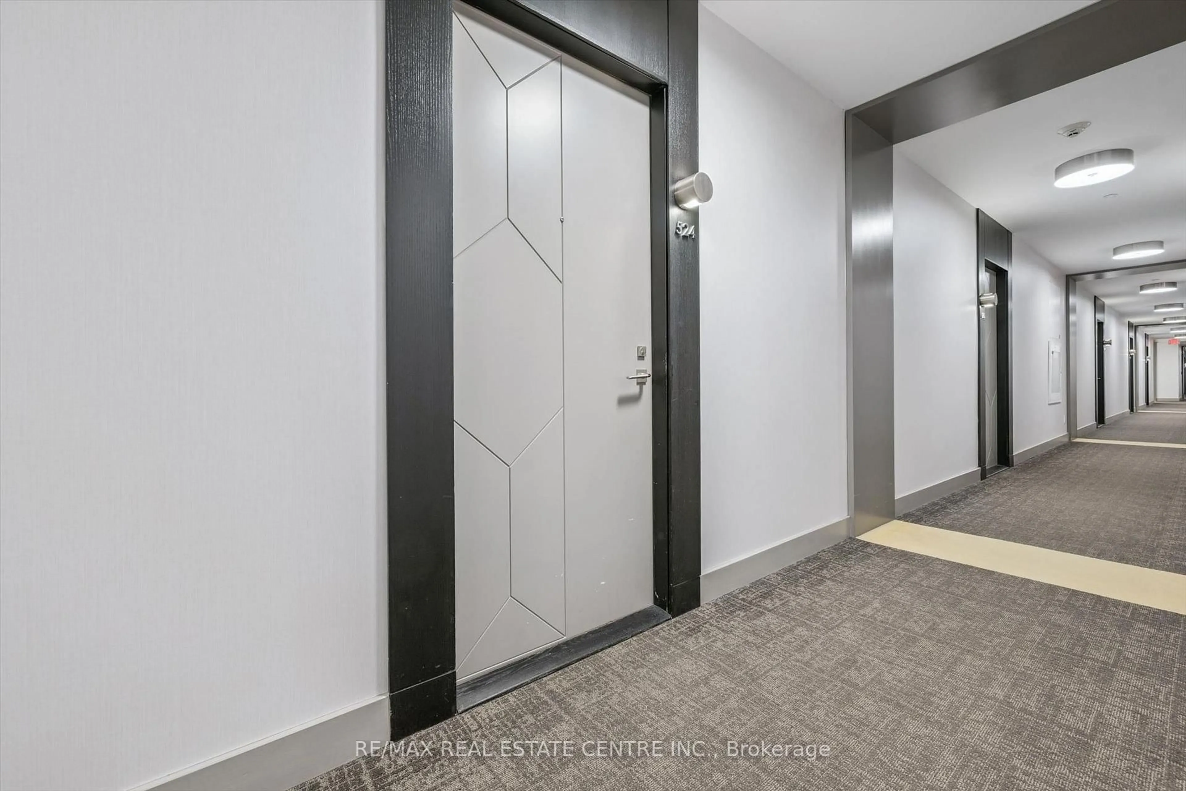 Indoor foyer for 2 Old Mill Dr #524, Toronto Ontario M6S 0A2