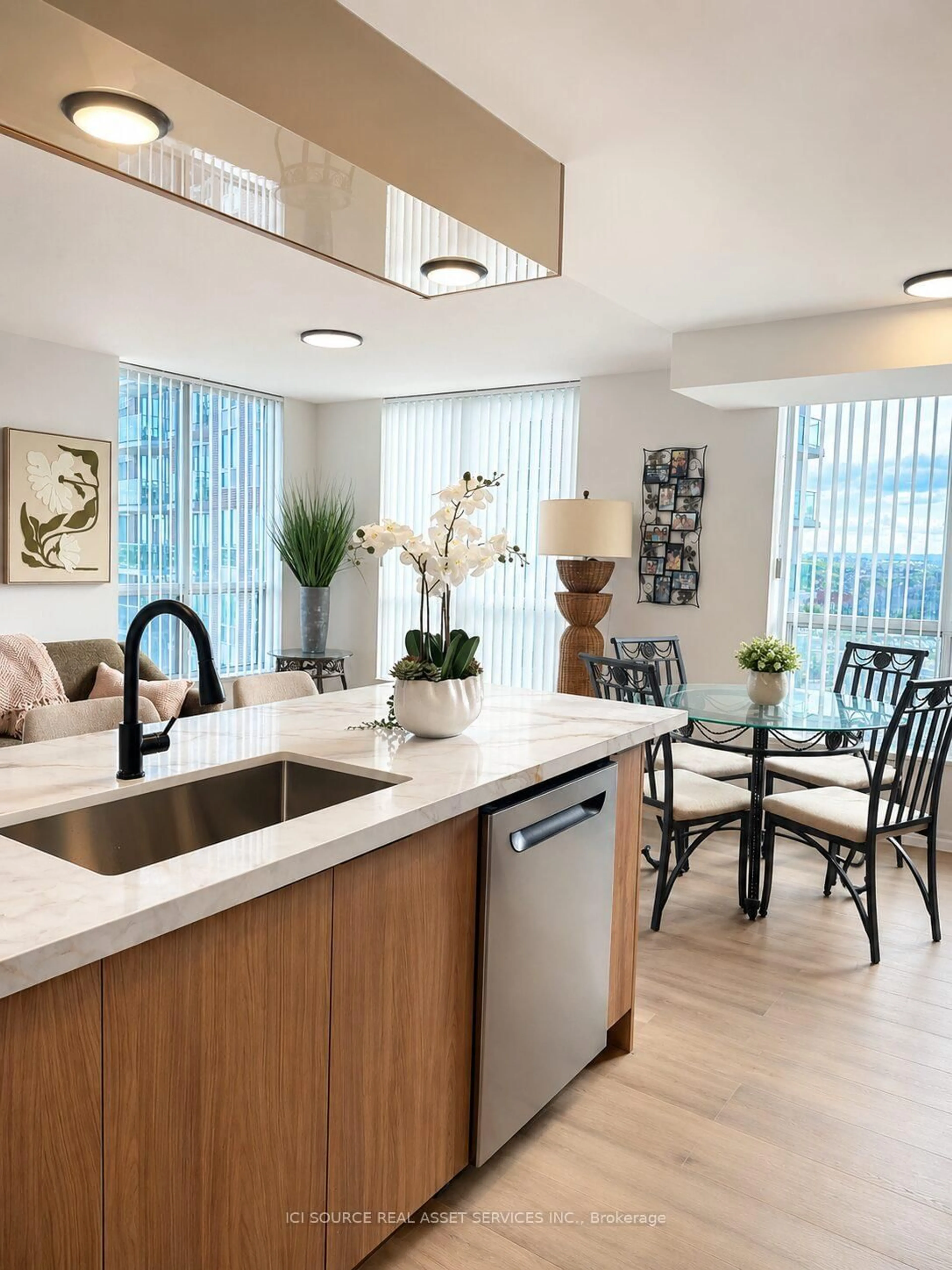 Open concept kitchen, unknown for 4889 Kimbermount Ave #1608, Mississauga Ontario L5M 7R9