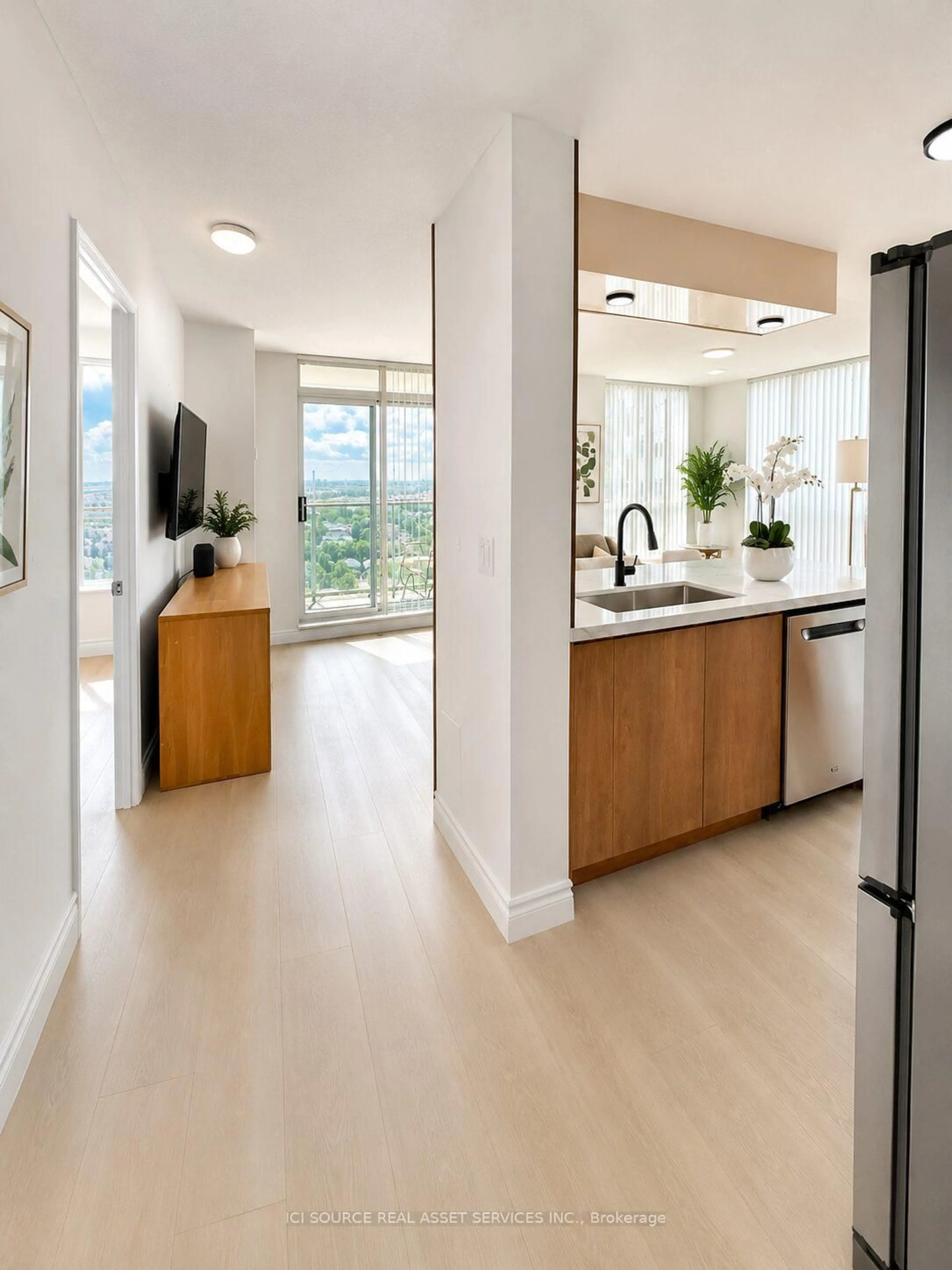 Open concept kitchen, unknown for 4889 Kimbermount Ave #1608, Mississauga Ontario L5M 7R9