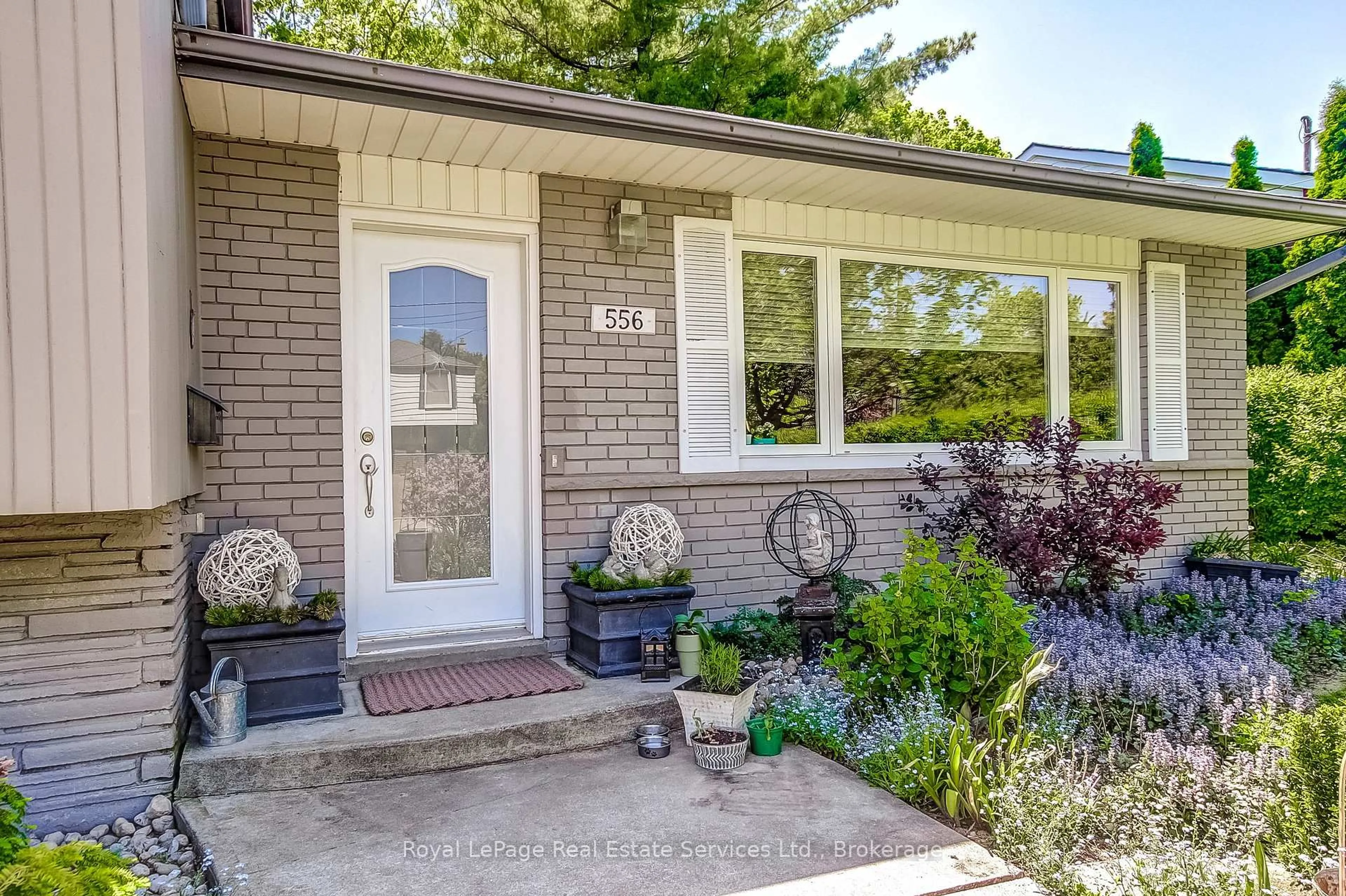 Home with brick exterior material, street for 556 Trafford Cres, Oakville Ontario L6L 3T3