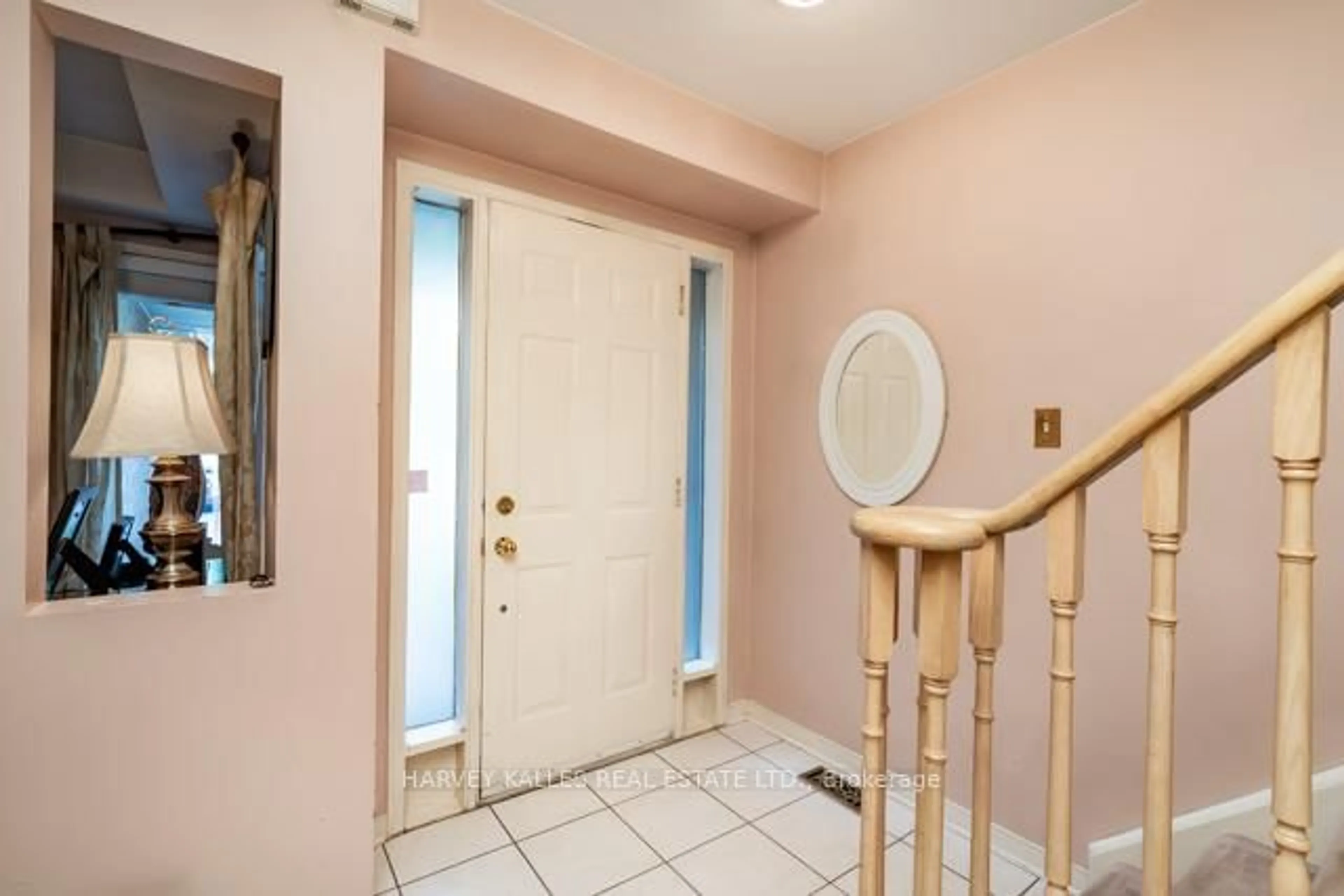 Indoor entryway for 5230 Glen Erin Dr #83, Mississauga Ontario L5M 5Z7