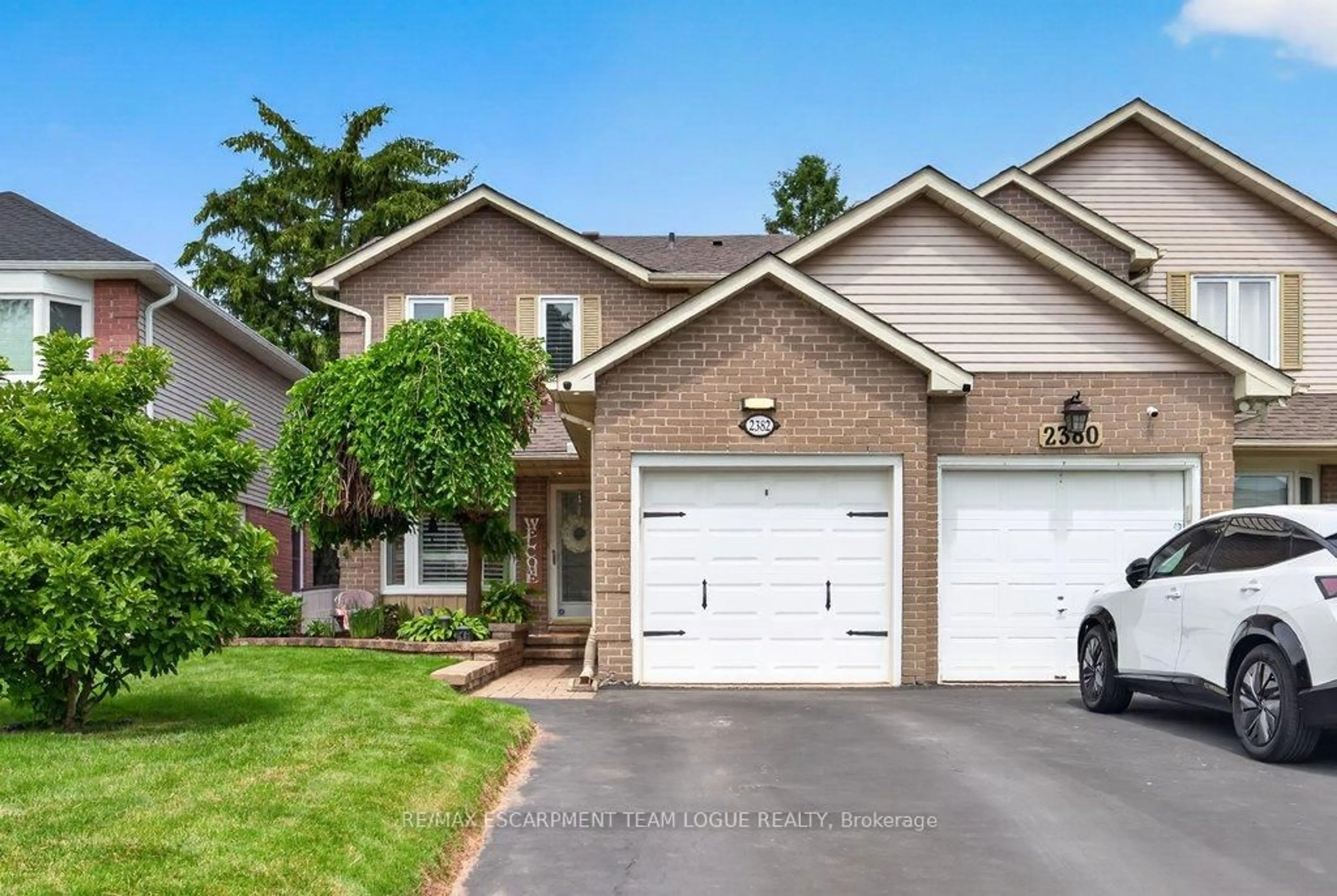 Home with brick exterior material, street for 2382 Brunswick Crt, Burlington Ontario L7P 4P2