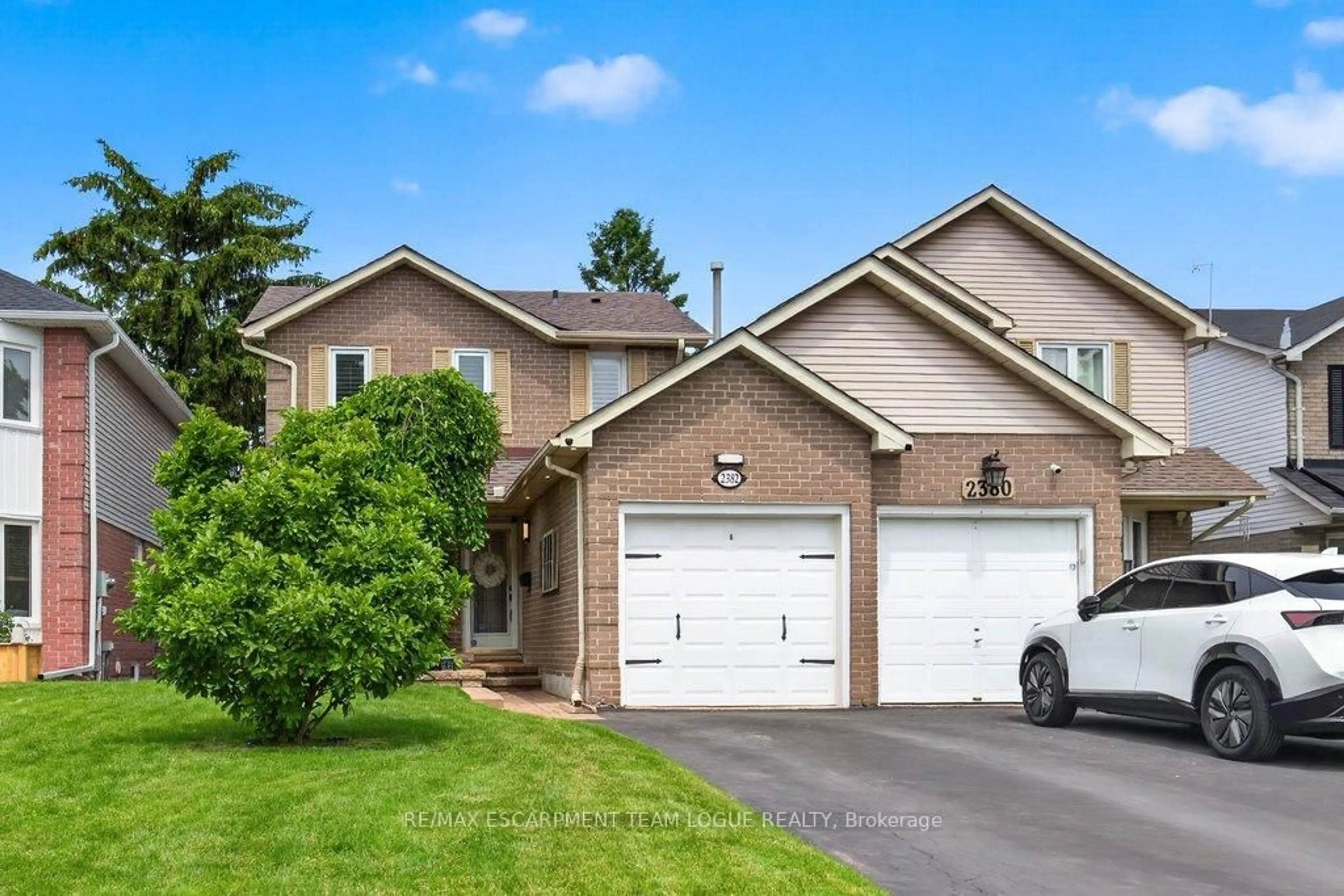 Home with brick exterior material, street for 2382 Brunswick Crt, Burlington Ontario L7P 4P2