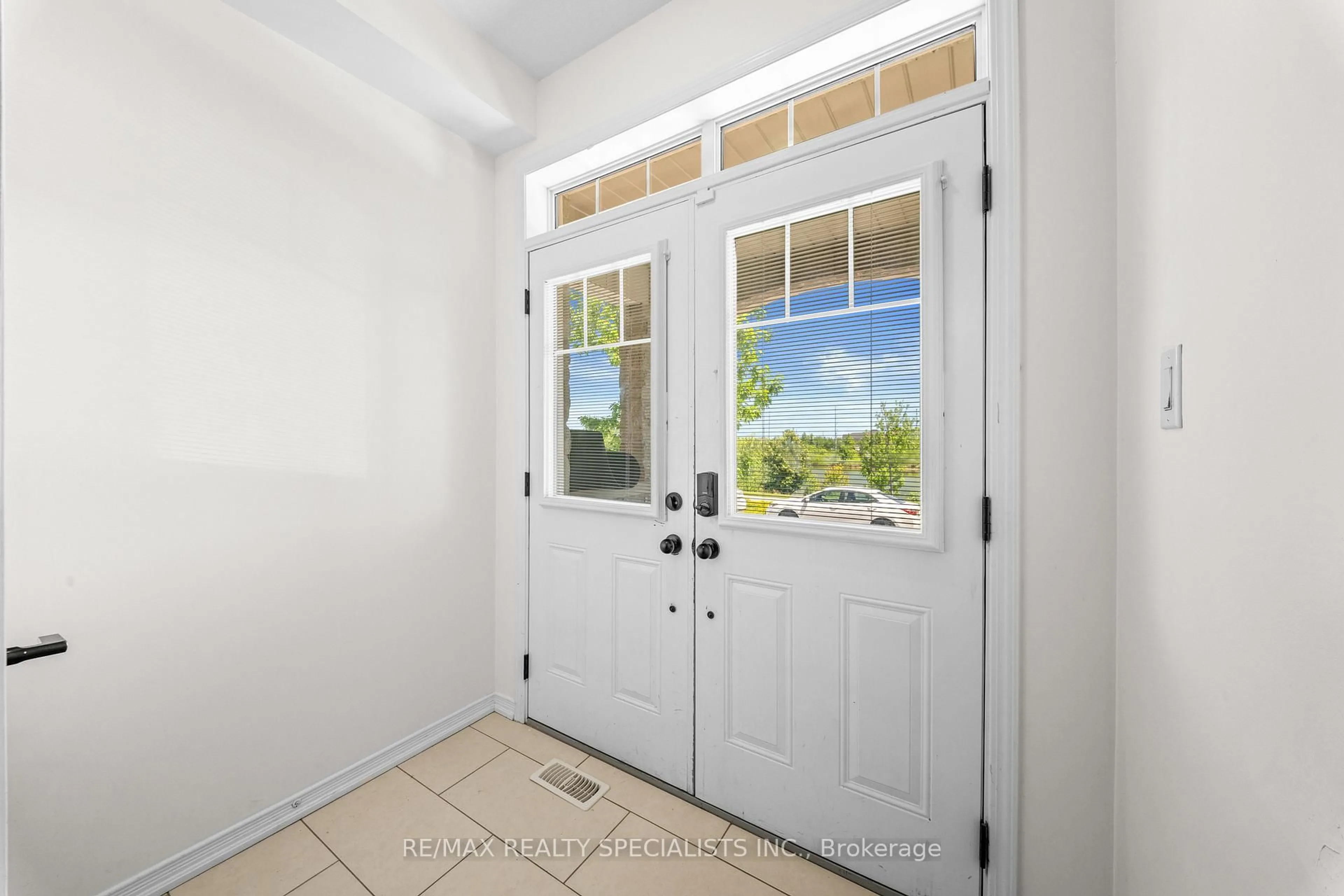 Indoor entryway for 55 Baffin Cres, Brampton Ontario L7A 4L1