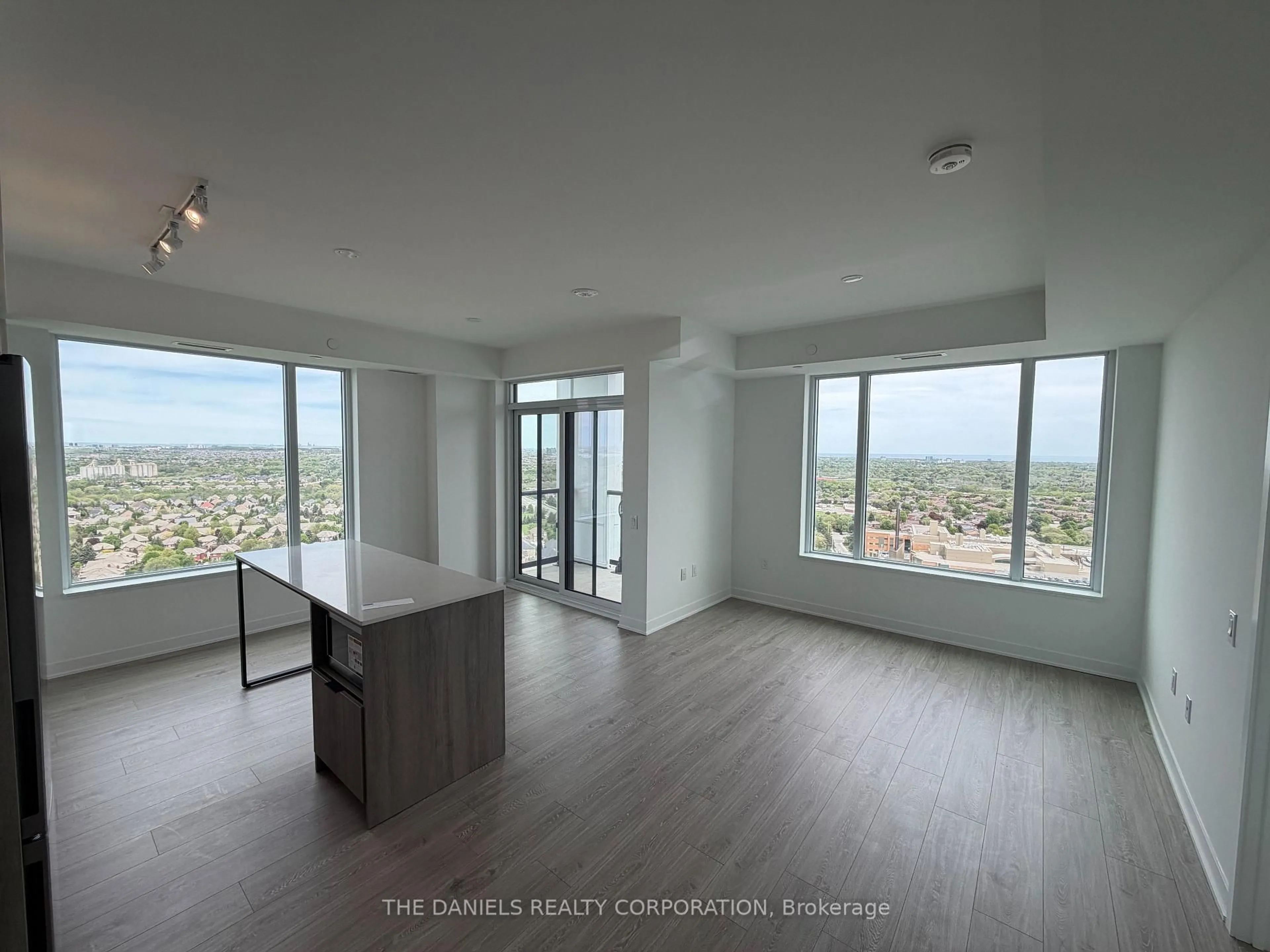 A pic of a room for 2495 Eglinton Ave #1011, Mississauga Ontario L5M 2T2