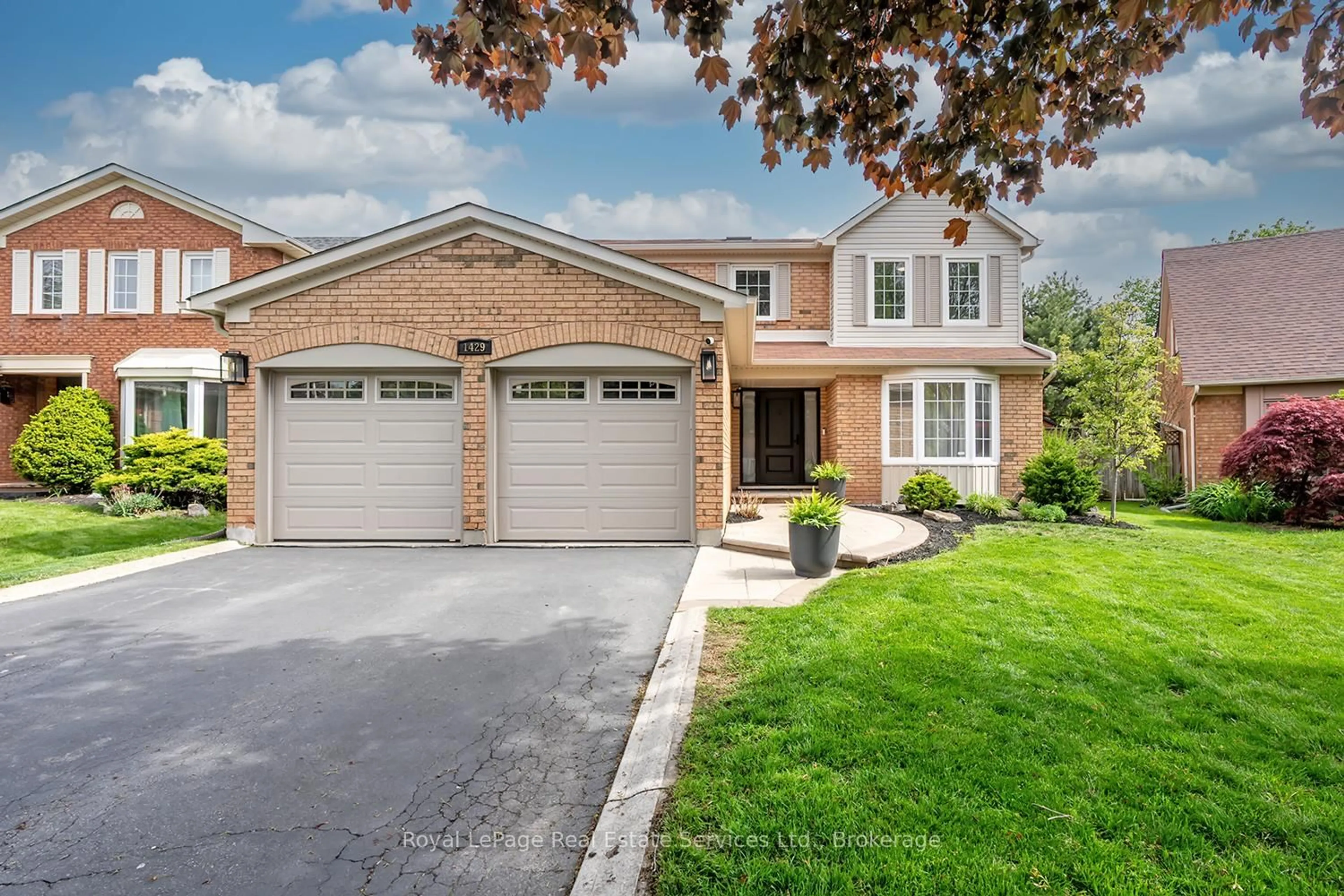 Home with brick exterior material, street for 1429 Thistledown Rd, Oakville Ontario L6M 1Y4