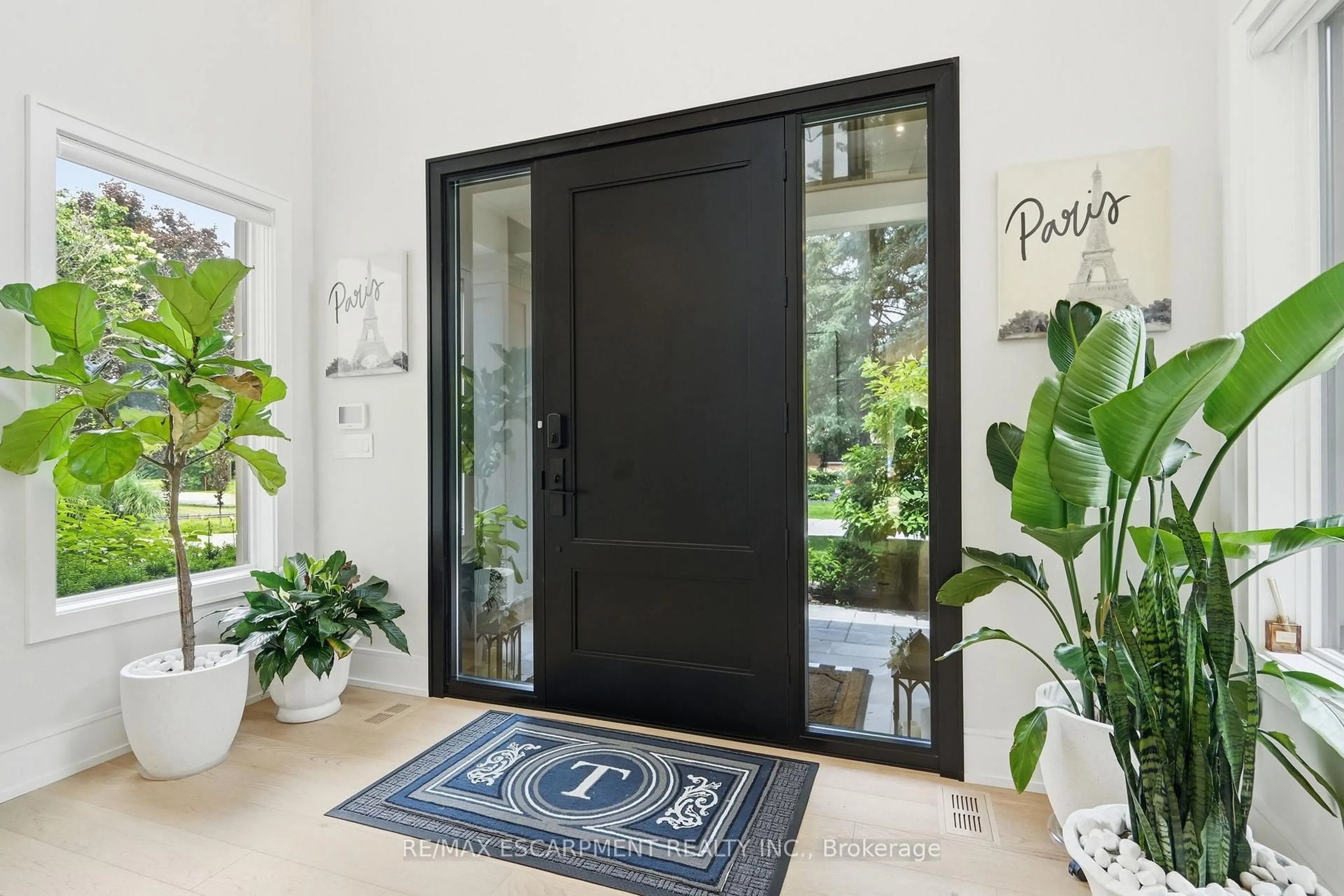 Indoor entryway for 1544 Lochlin Tr, Mississauga Ontario L5G 3V7