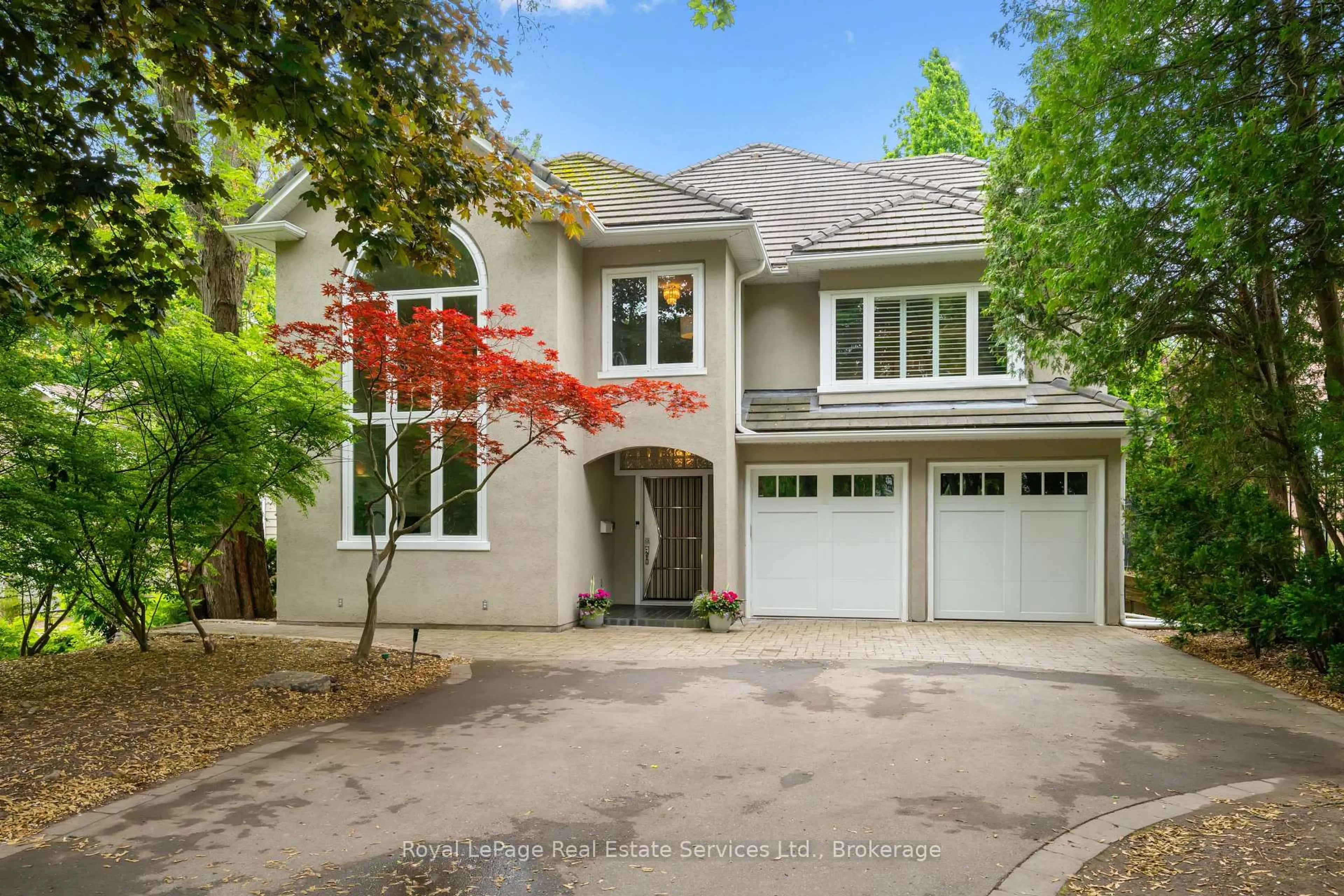 Home with vinyl exterior material, street for 480 CHARTWELL Rd, Oakville Ontario L6J 4A5