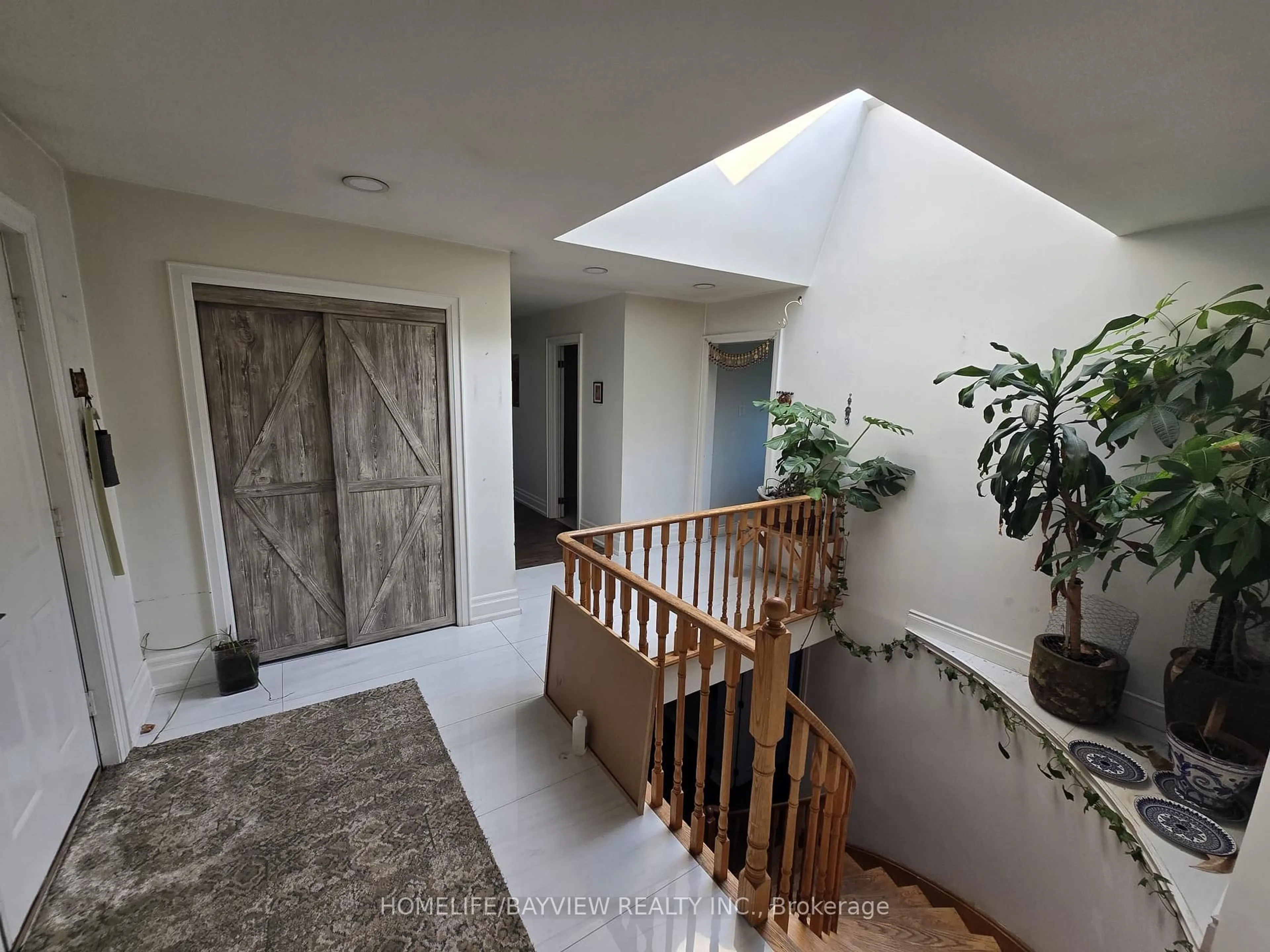 Indoor foyer for 15246 The Gore Rd, Caledon Ontario L7C 3E4