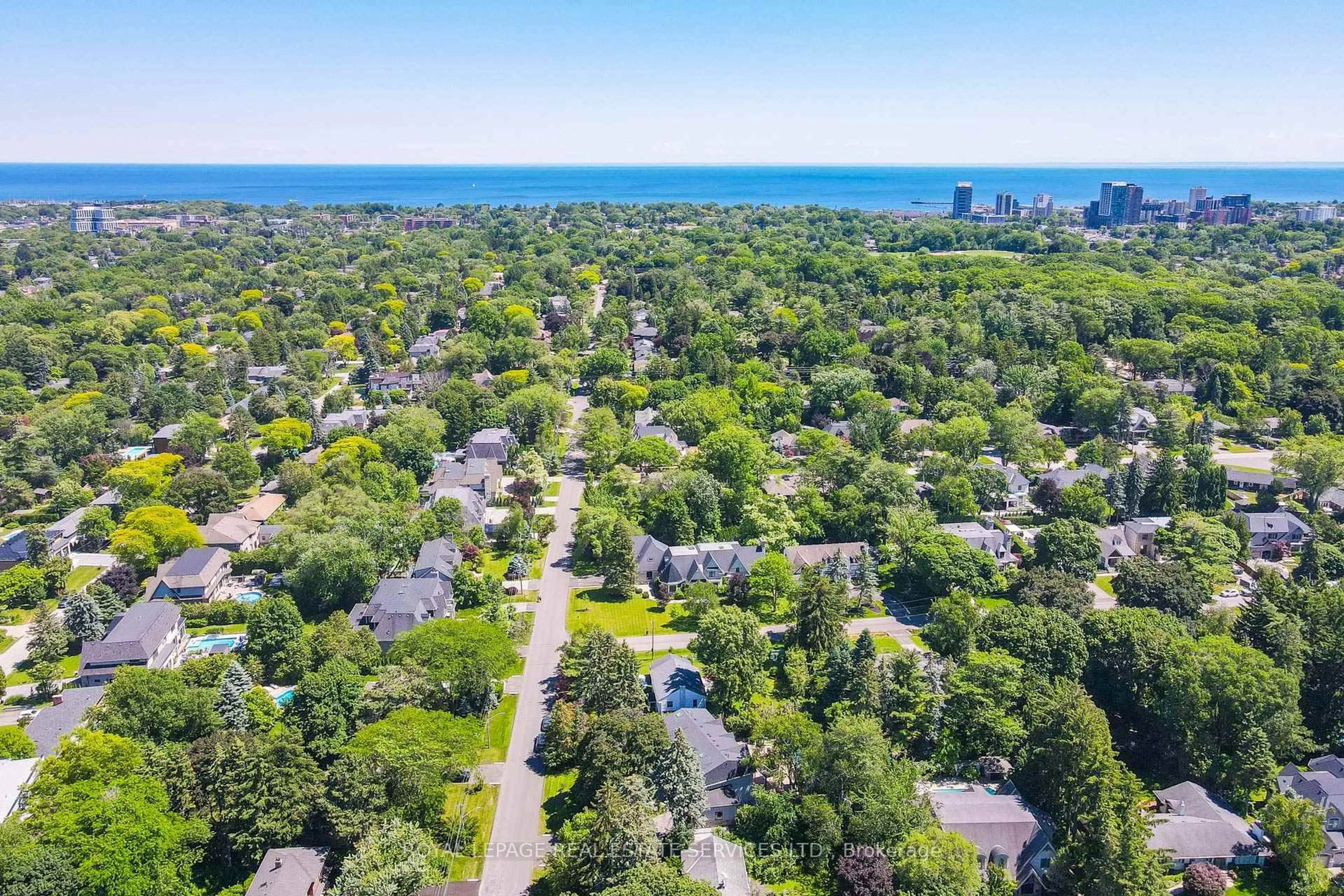 A pic from outside/outdoor area/front of a property/back of a property/a pic from drone, water/lake/river/ocean view for 1568 Broadmoor Ave, Mississauga Ontario L5G 3V1