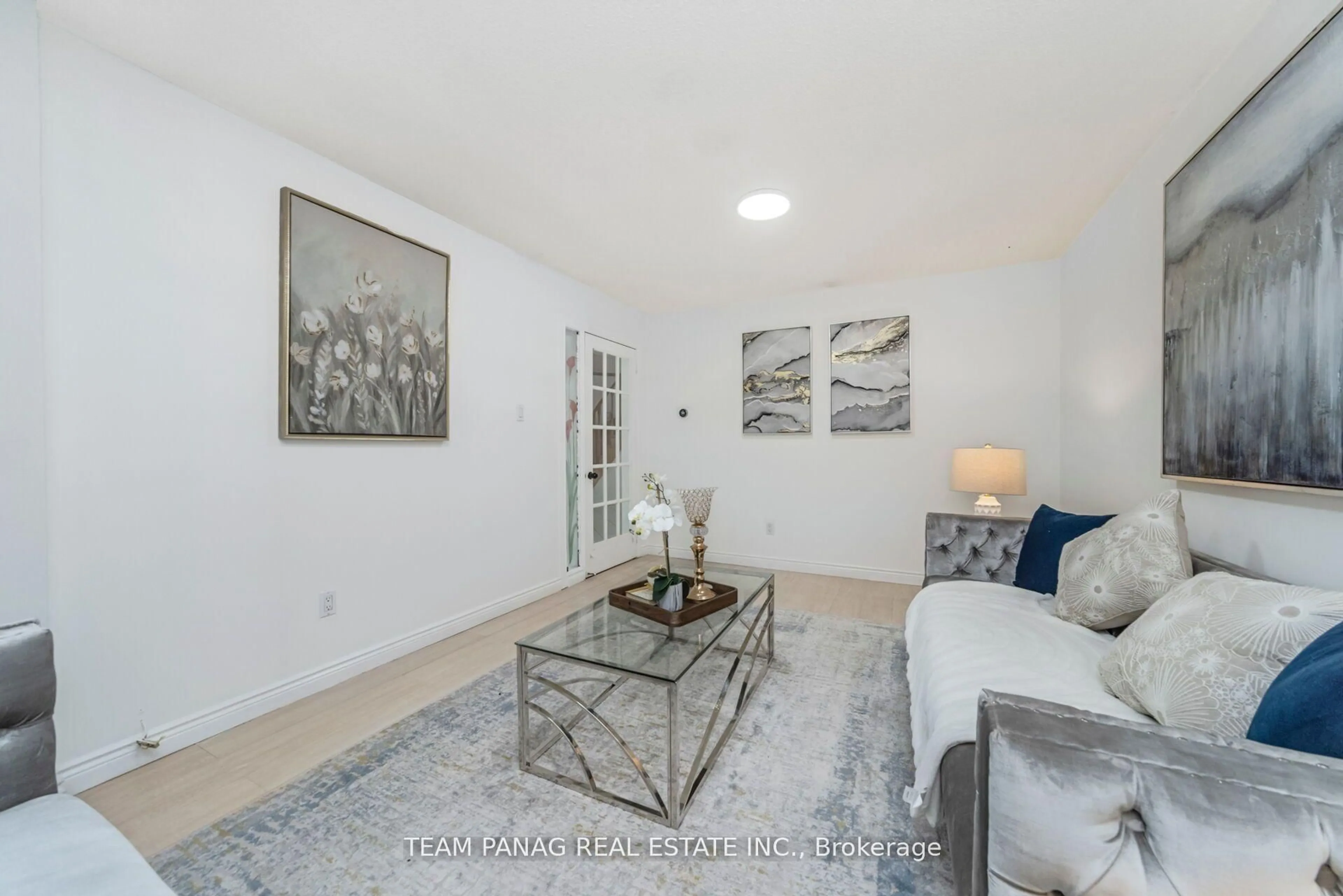 Living room with furniture, unknown for 6 Coronation Circ, Brampton Ontario L6Z 3Z6
