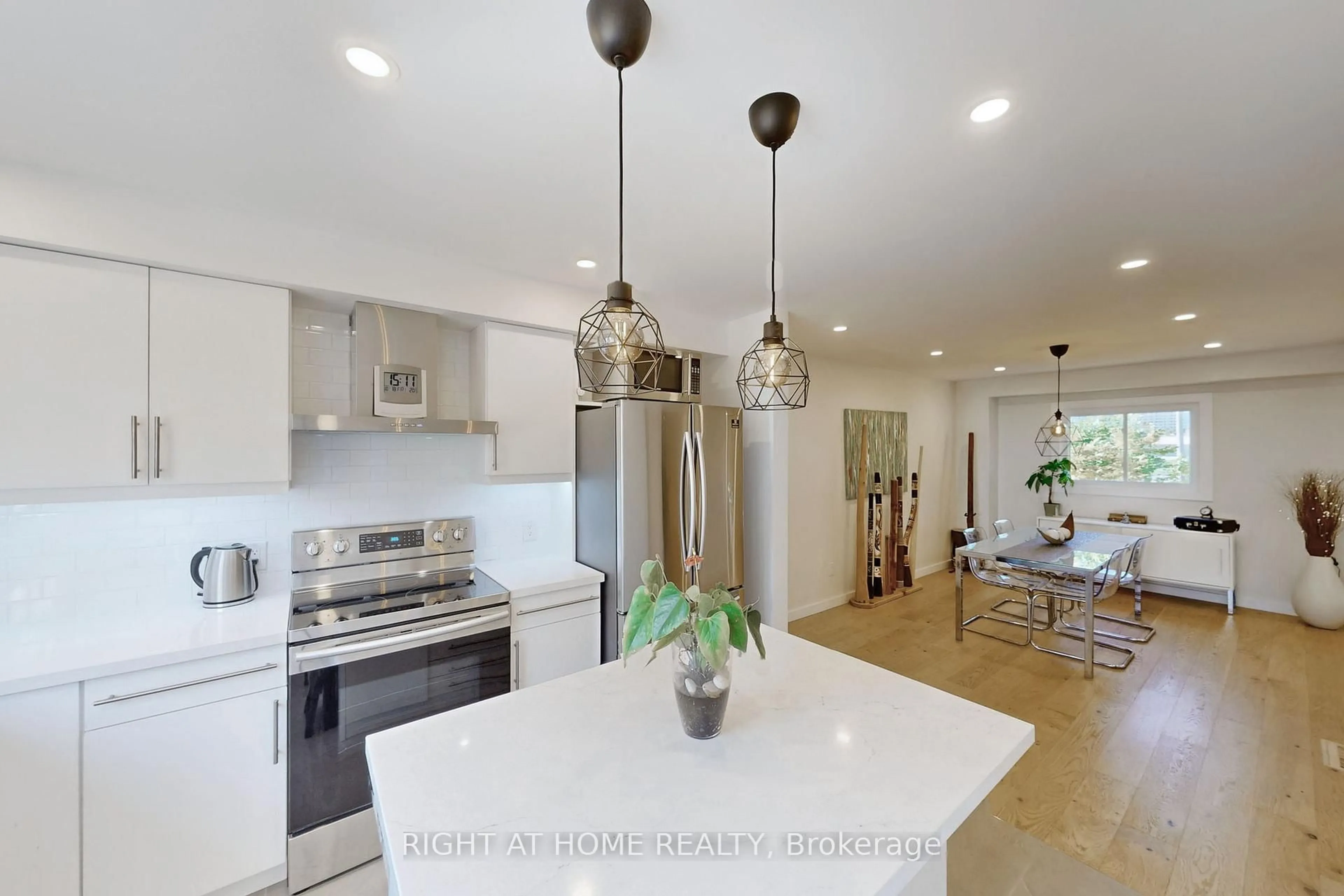 Open concept kitchen, unknown for 400 Bloor St #6, Mississauga Ontario L5A 3M8