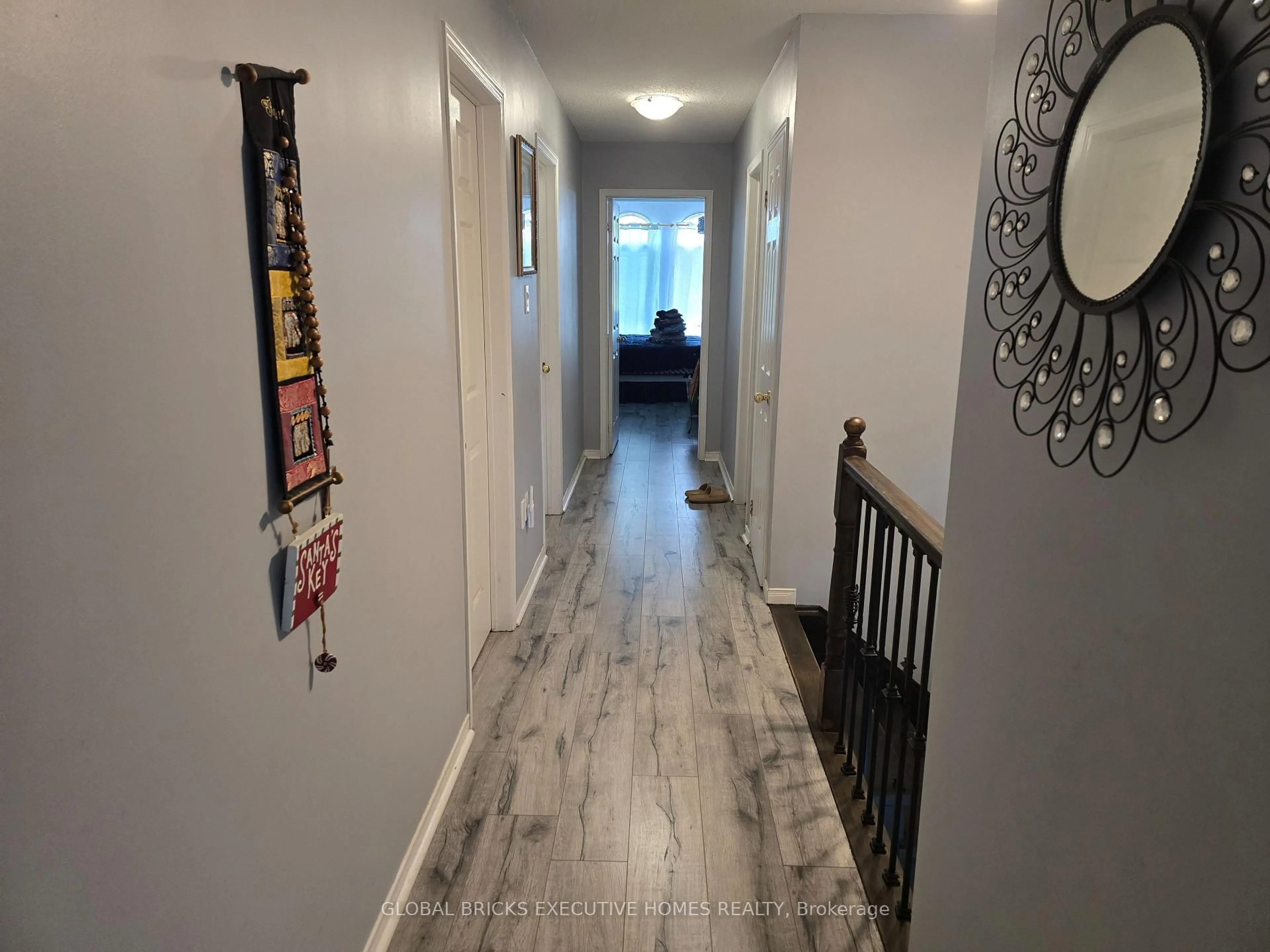 Indoor entryway for 17 Mannel Cres, Brampton Ontario L6Y 5E2