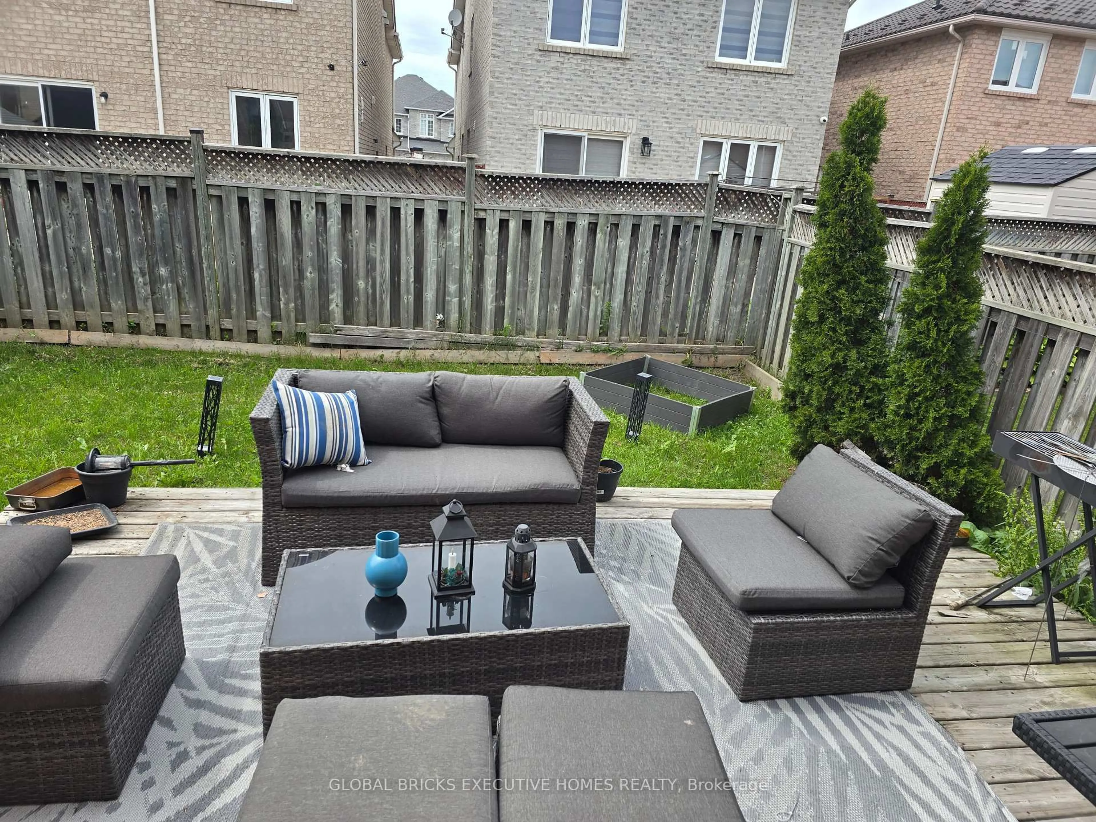 Patio, unknown for 17 Mannel Cres, Brampton Ontario L6Y 5E2