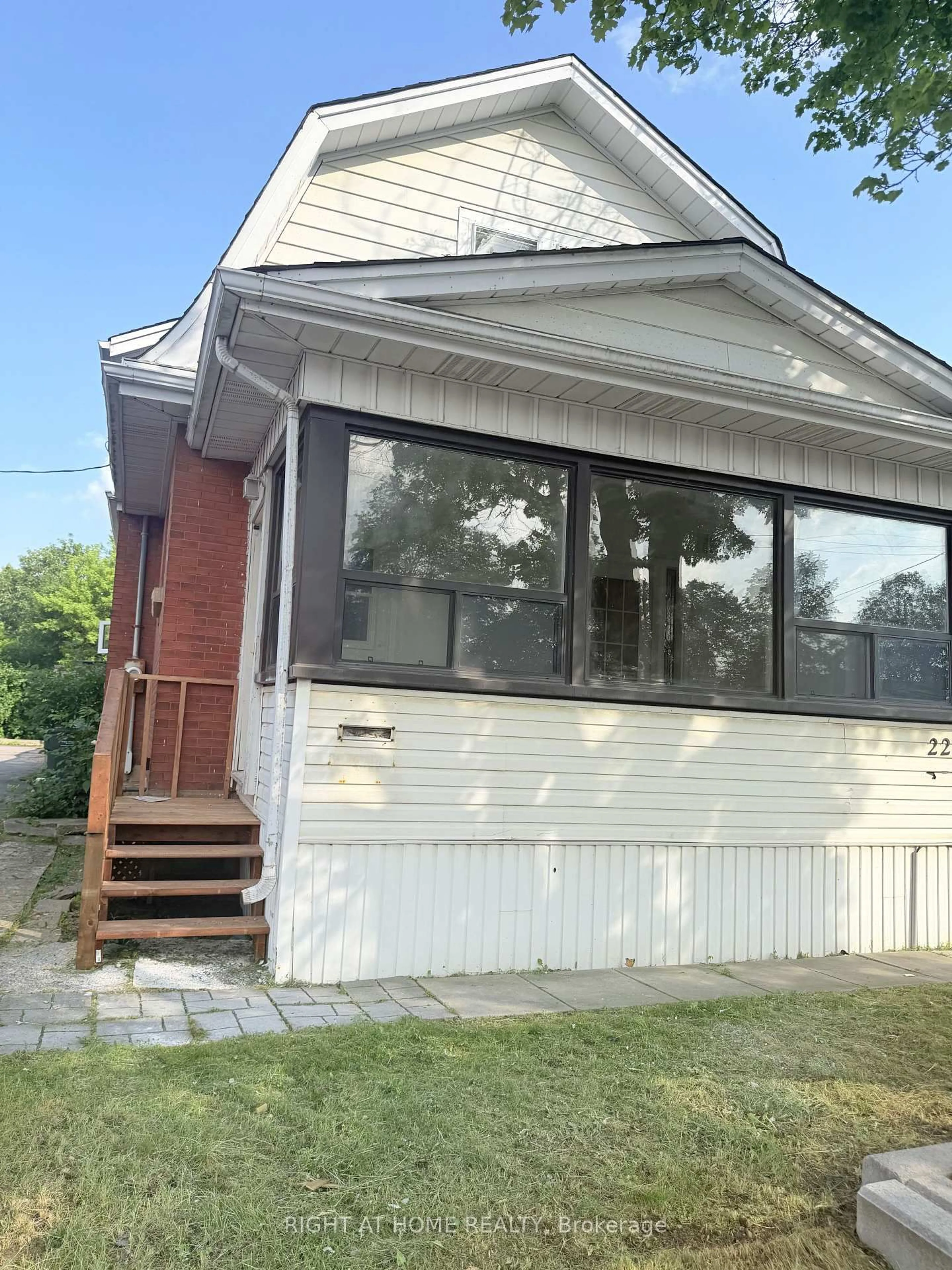 Home with vinyl exterior material, street for 223 Queen St, Brampton Ontario L6Y 1M6