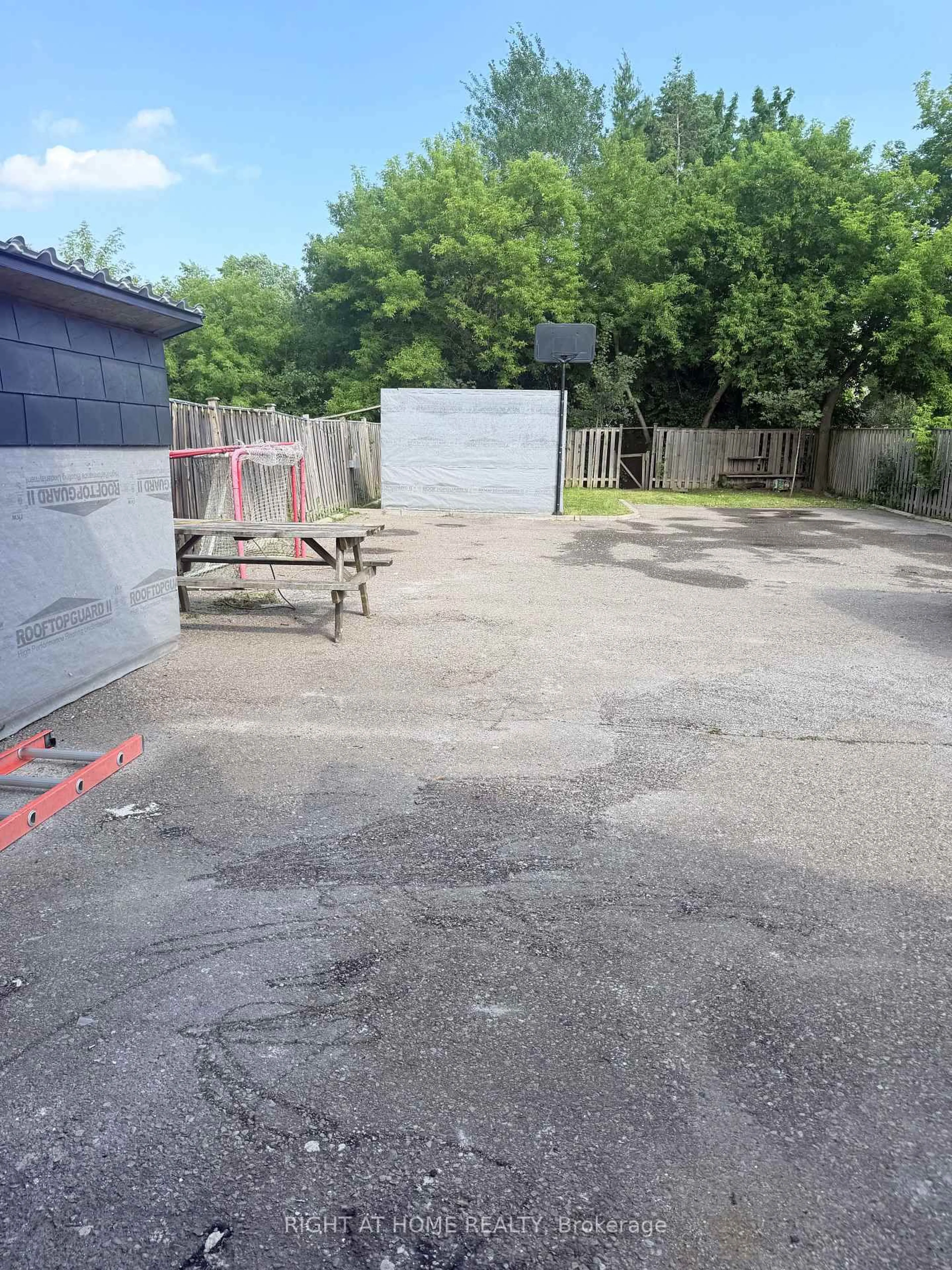 A pic from outside/outdoor area/front of a property/back of a property/a pic from drone, street for 223 Queen St, Brampton Ontario L6Y 1M6