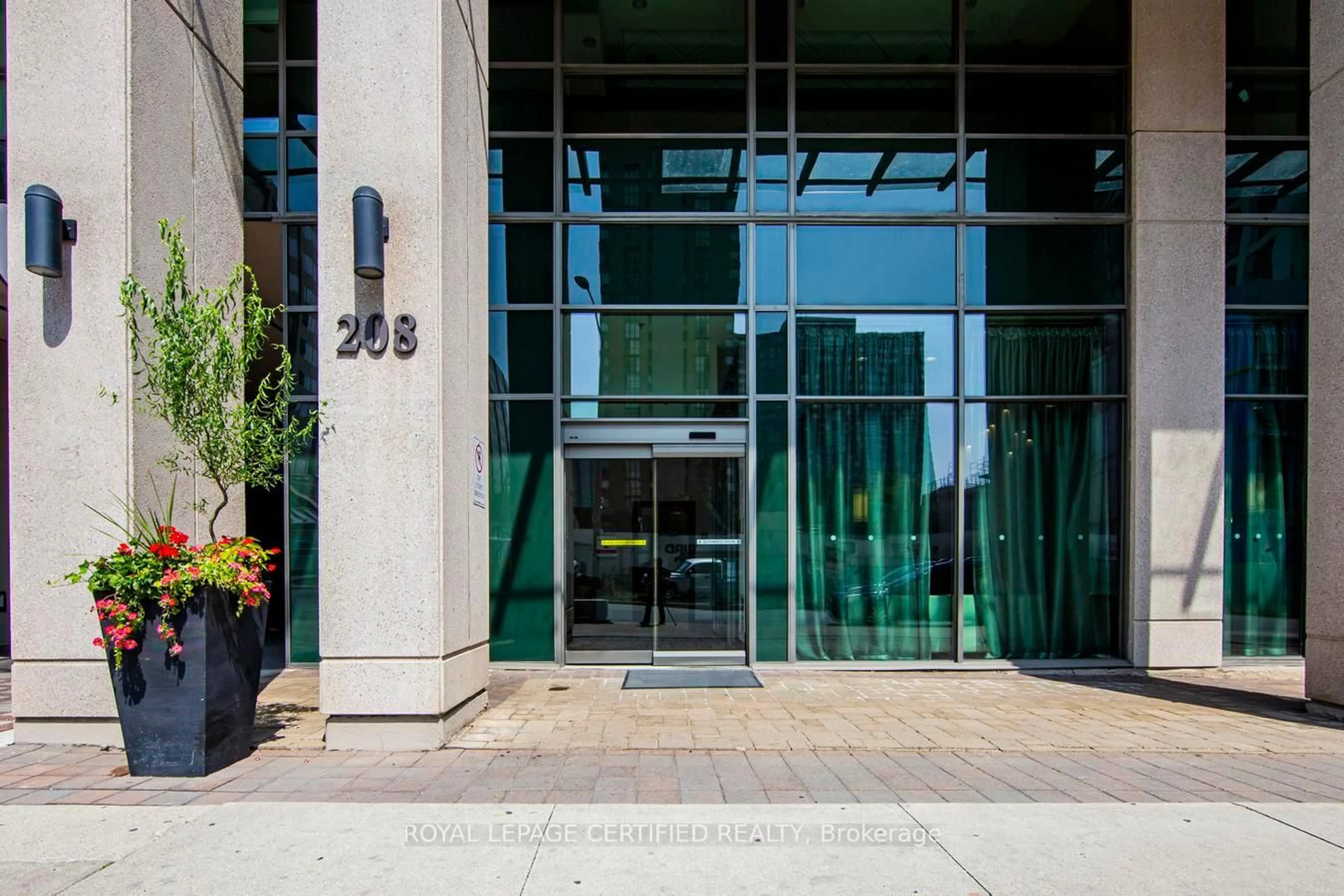 Indoor foyer for 208 Enfield Pl #3301, Mississauga Ontario L5B 0G8