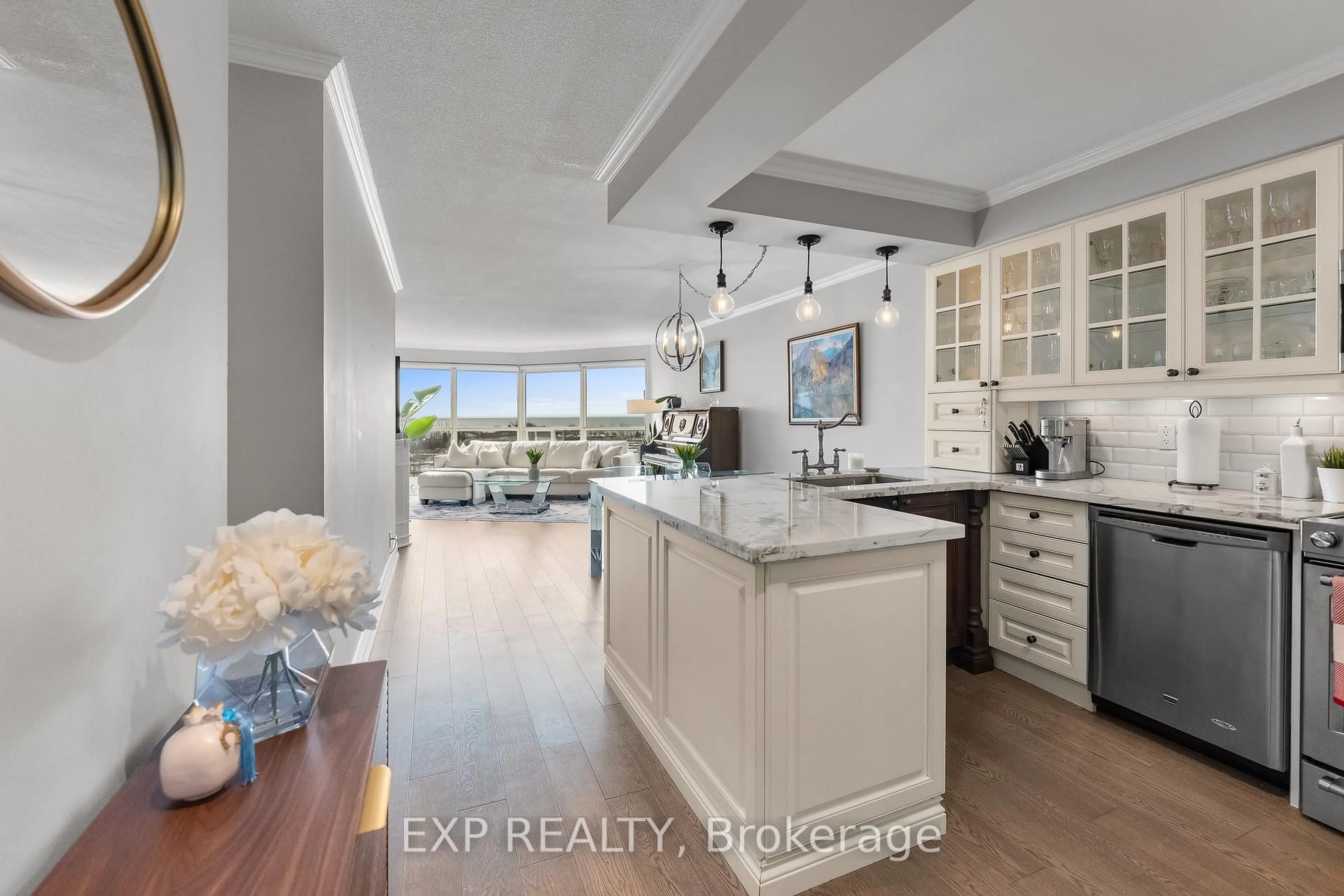 Open concept kitchen, ceramic/tile floor for 2261 Lake Shore Blvd #918, Toronto Ontario M8V 3X1