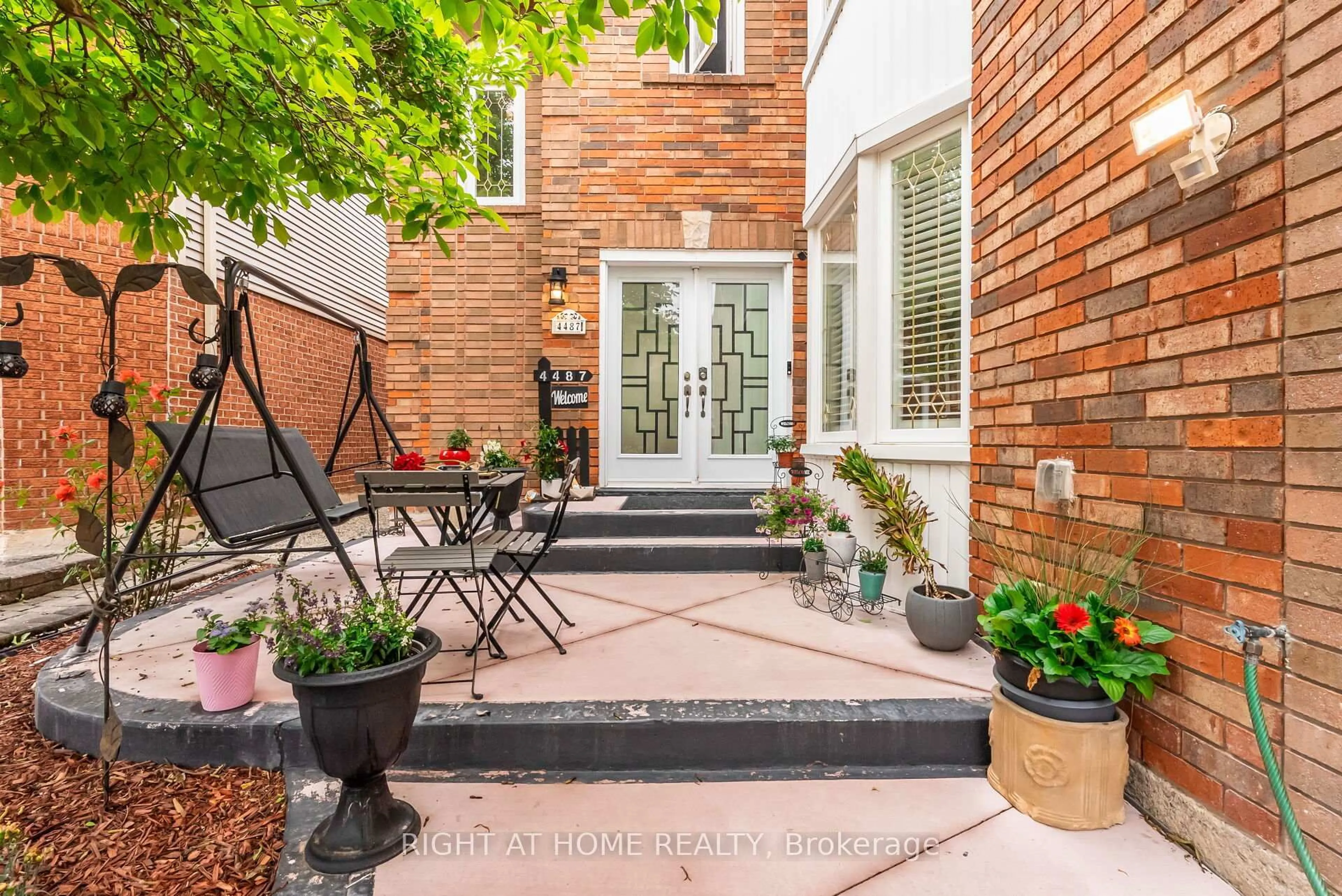 Patio, street for 4487 Inchbury Rd, Mississauga Ontario L5M 4J8