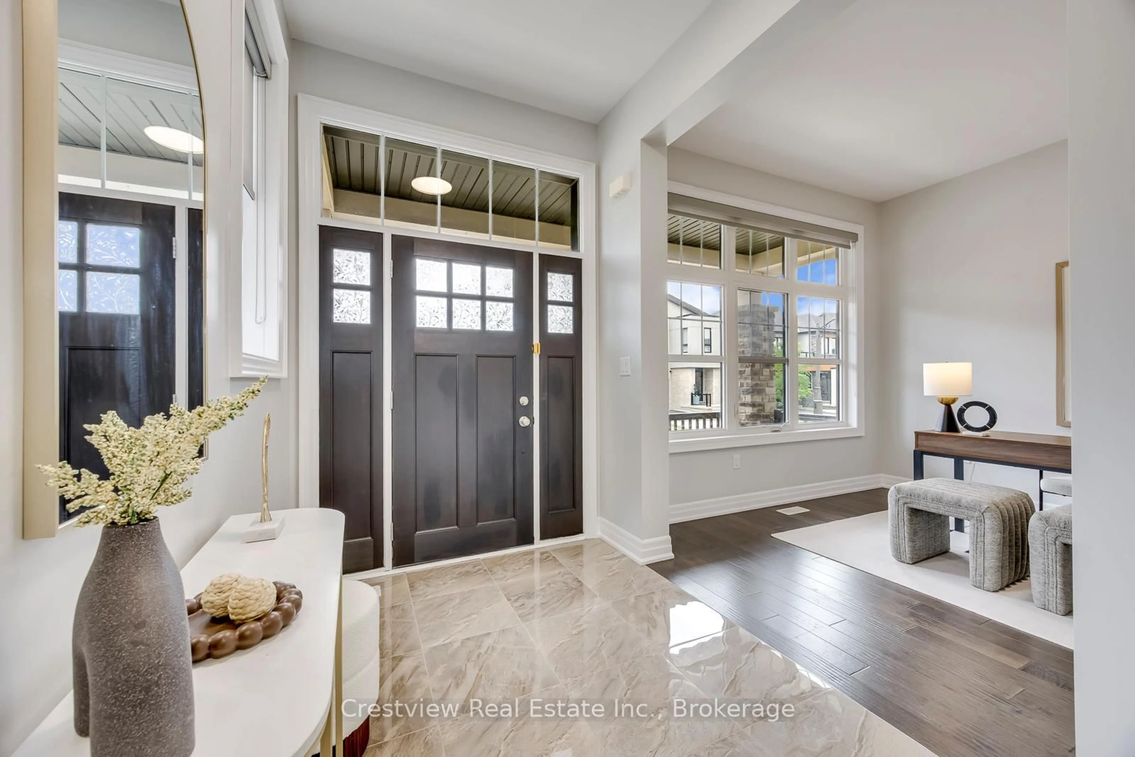 Indoor entryway for 3294 Charles Biggar Dr, Oakville Ontario L6M 1P7