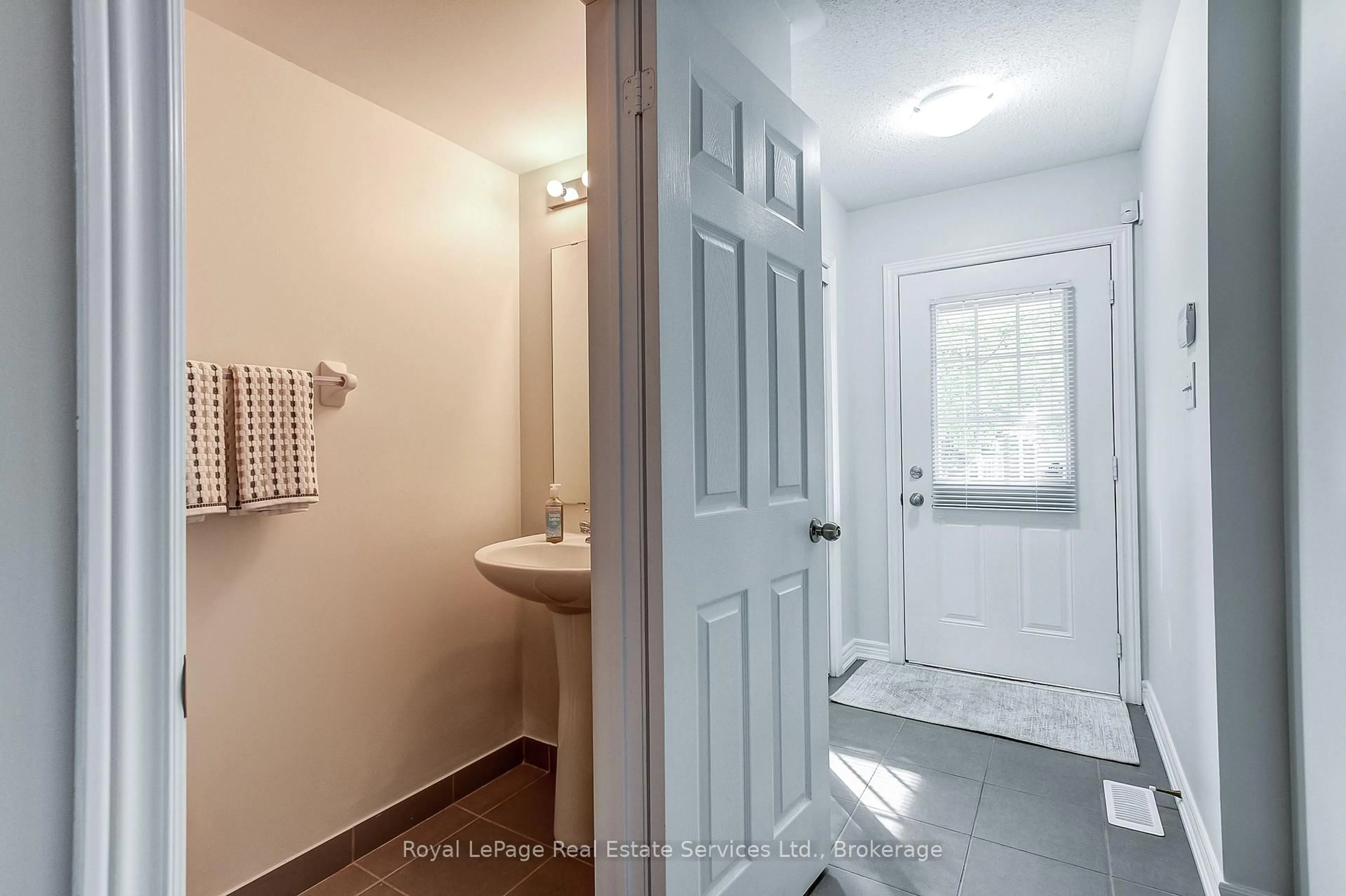 Standard bathroom, ceramic/tile floor for 233 Duskywing Way #22, Oakville Ontario L6L 0C5
