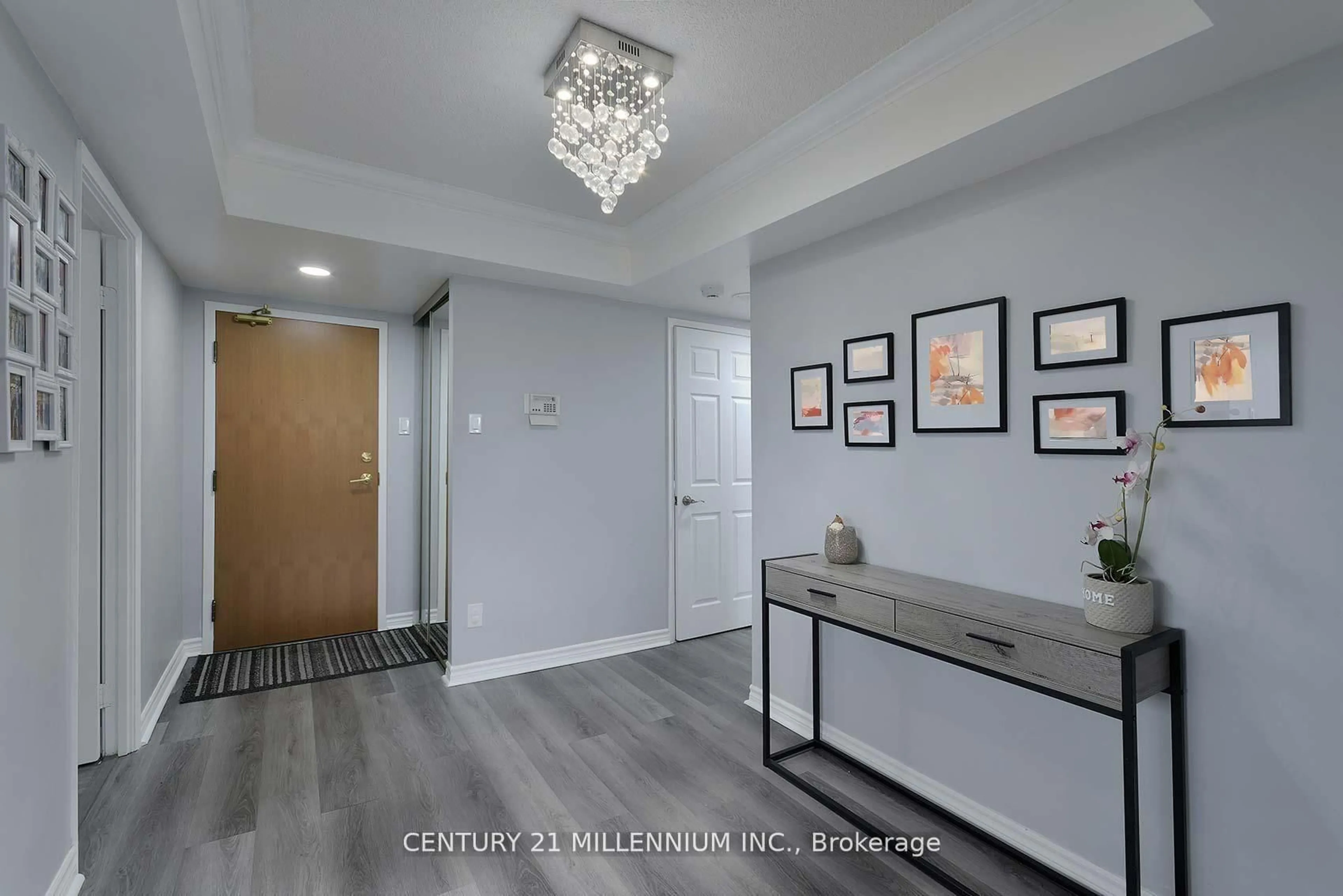 Indoor entryway for 330 Mill St #703, Brampton Ontario L6Y 3V3