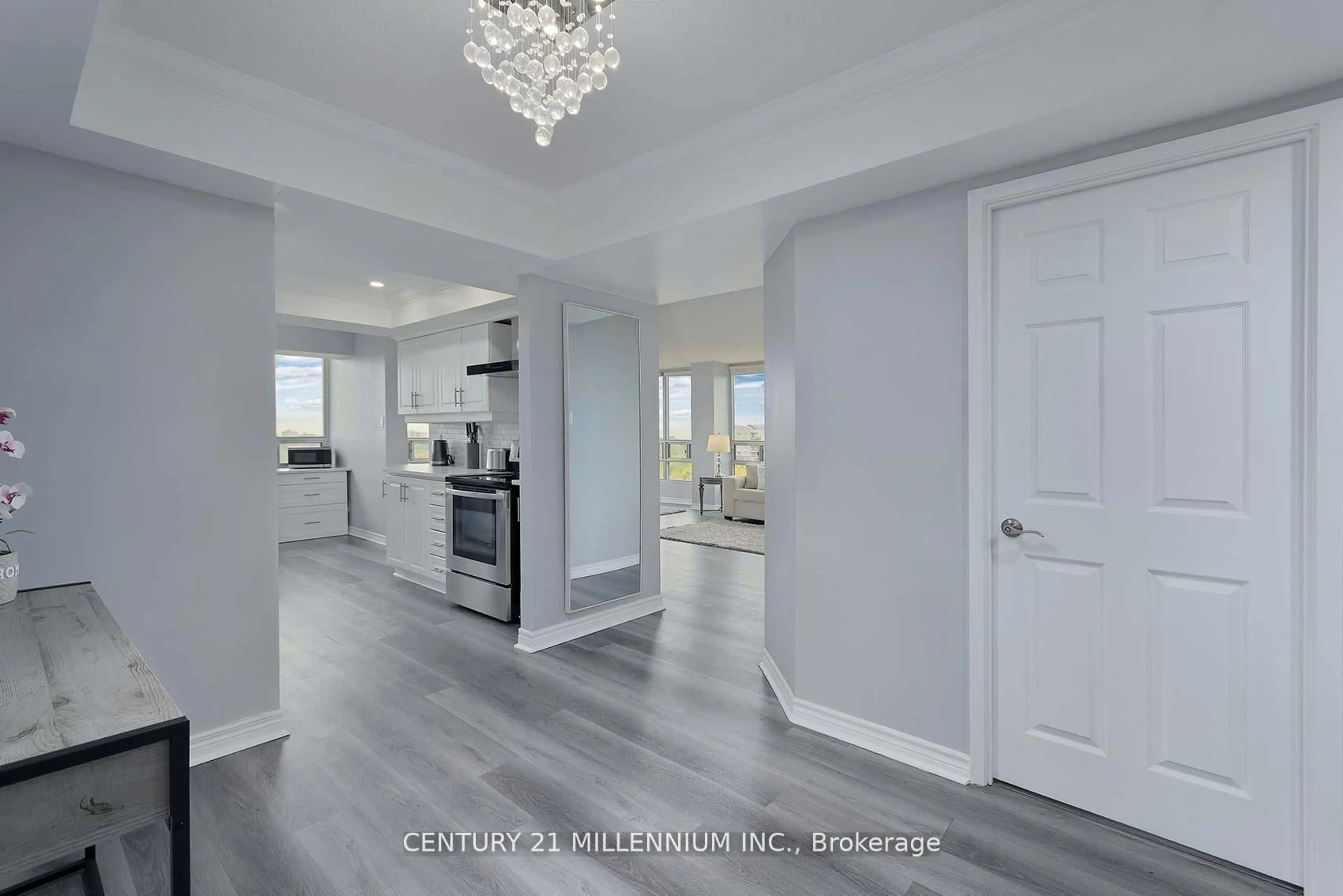 Indoor entryway for 330 Mill St #703, Brampton Ontario L6Y 3V3