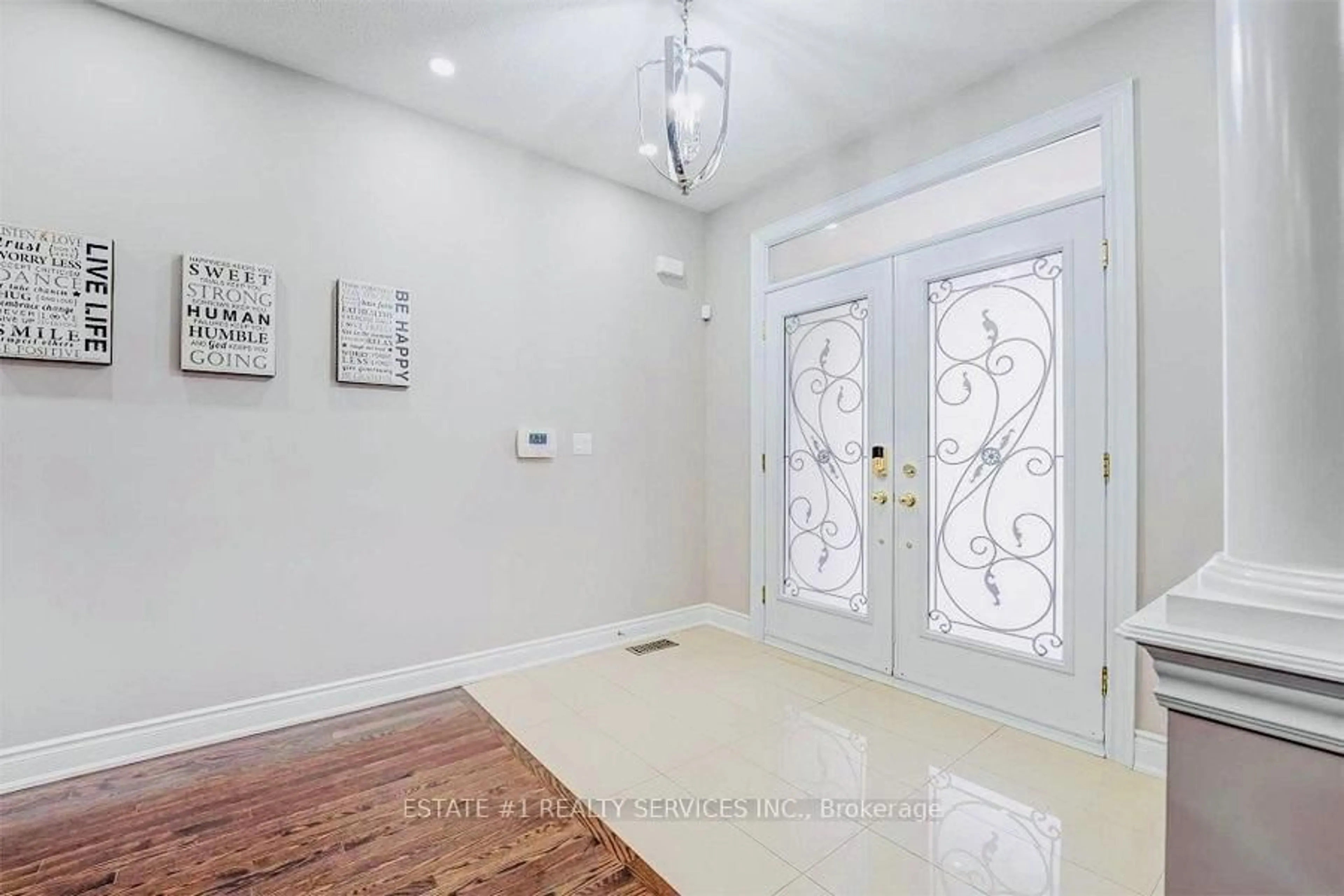 Indoor entryway for 20 Maybeck Dr, Brampton Ontario L6X 0Z1