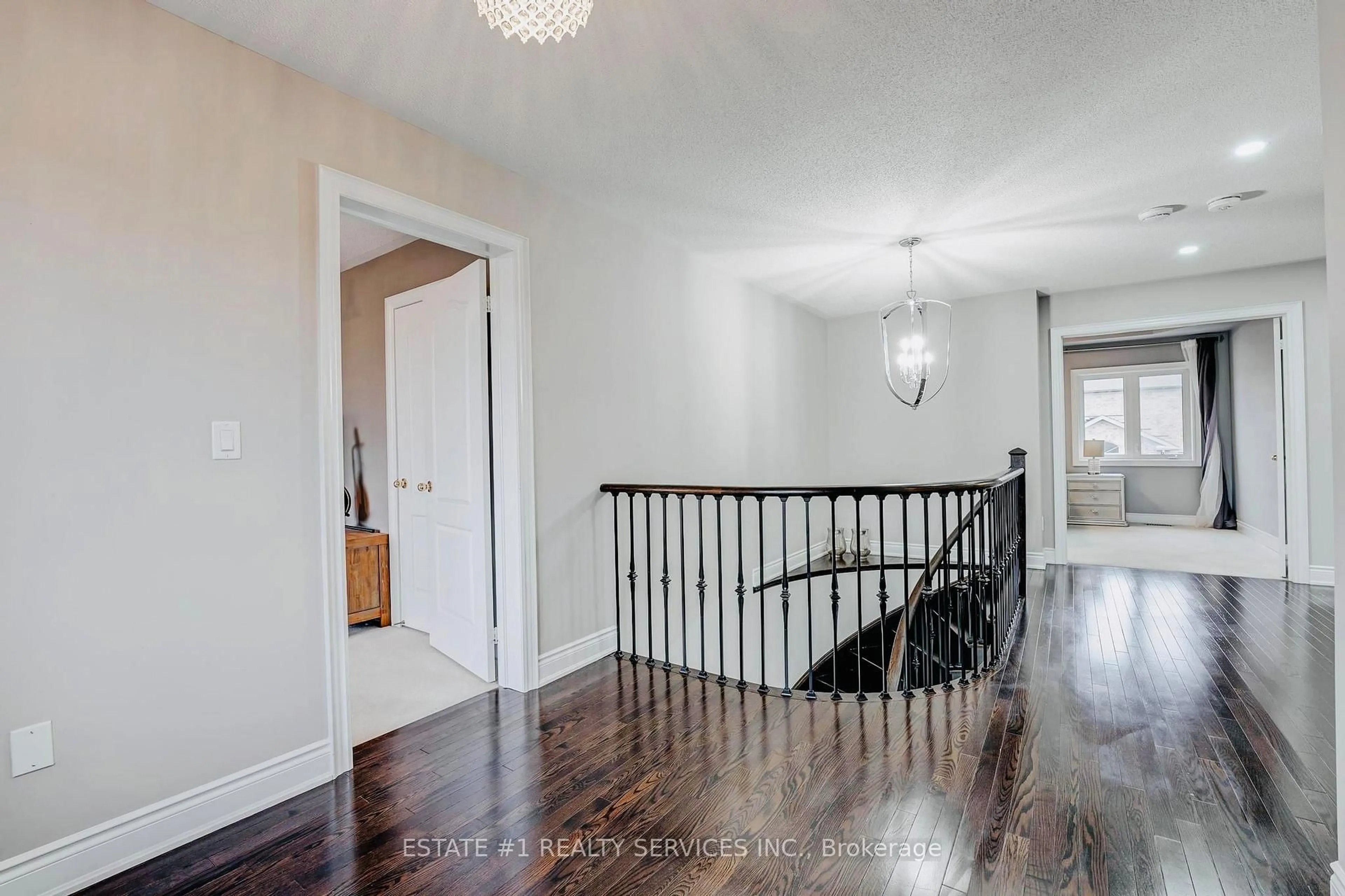 Indoor entryway for 20 Maybeck Dr, Brampton Ontario L6X 0Z1