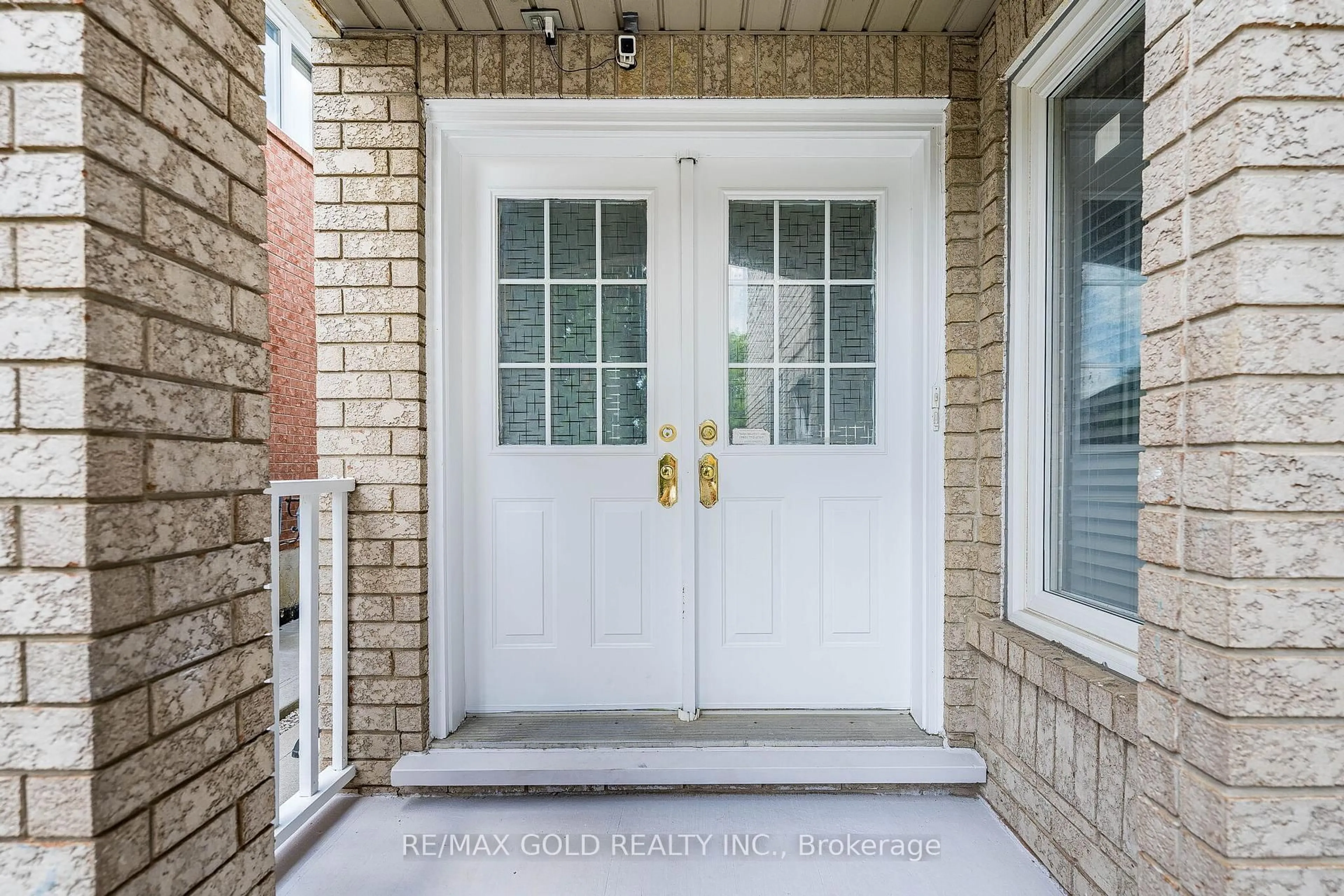 Indoor entryway for 65 Mount Ranier Cres, Brampton Ontario L6R 2L1