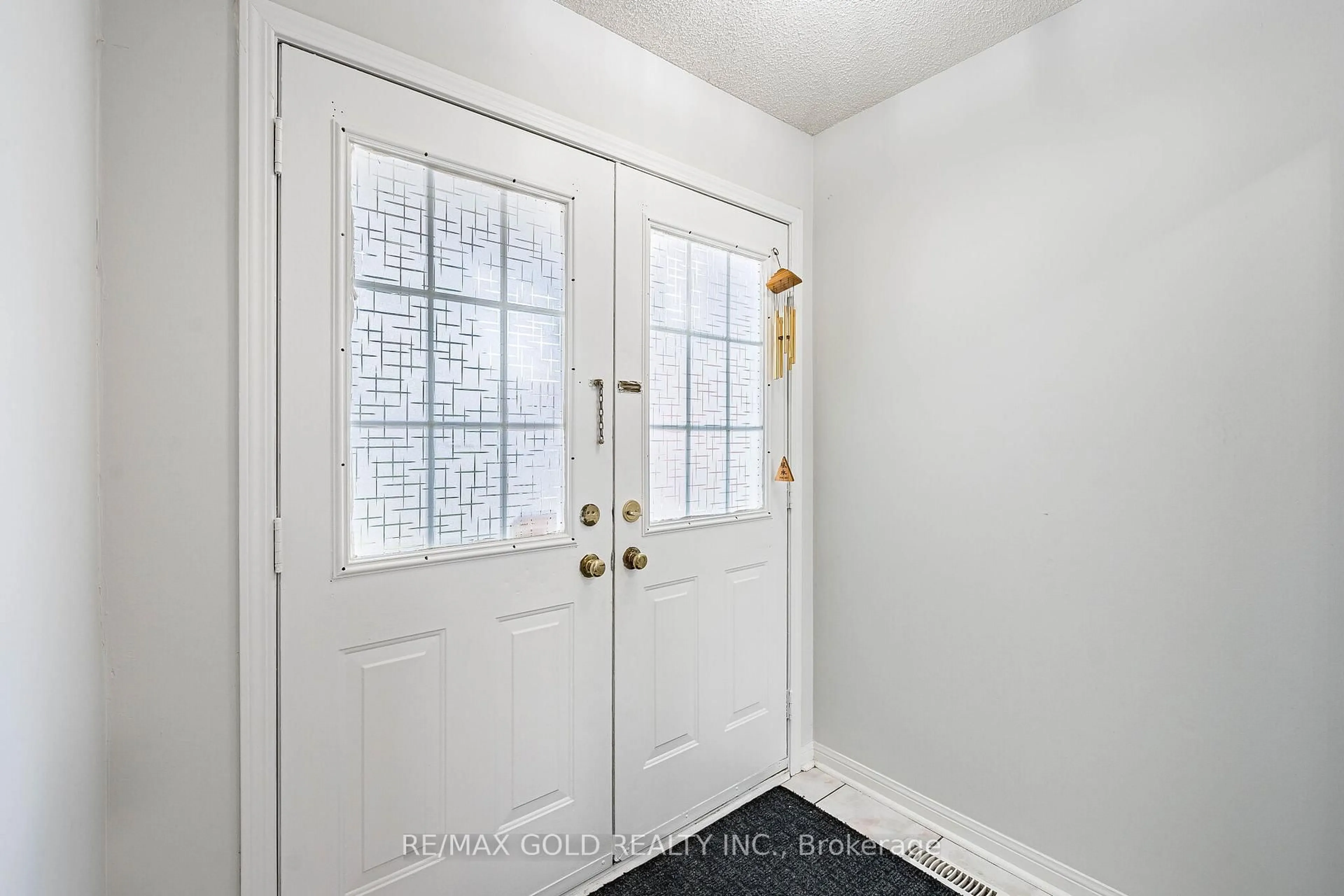 Indoor entryway for 65 Mount Ranier Cres, Brampton Ontario L6R 2L1