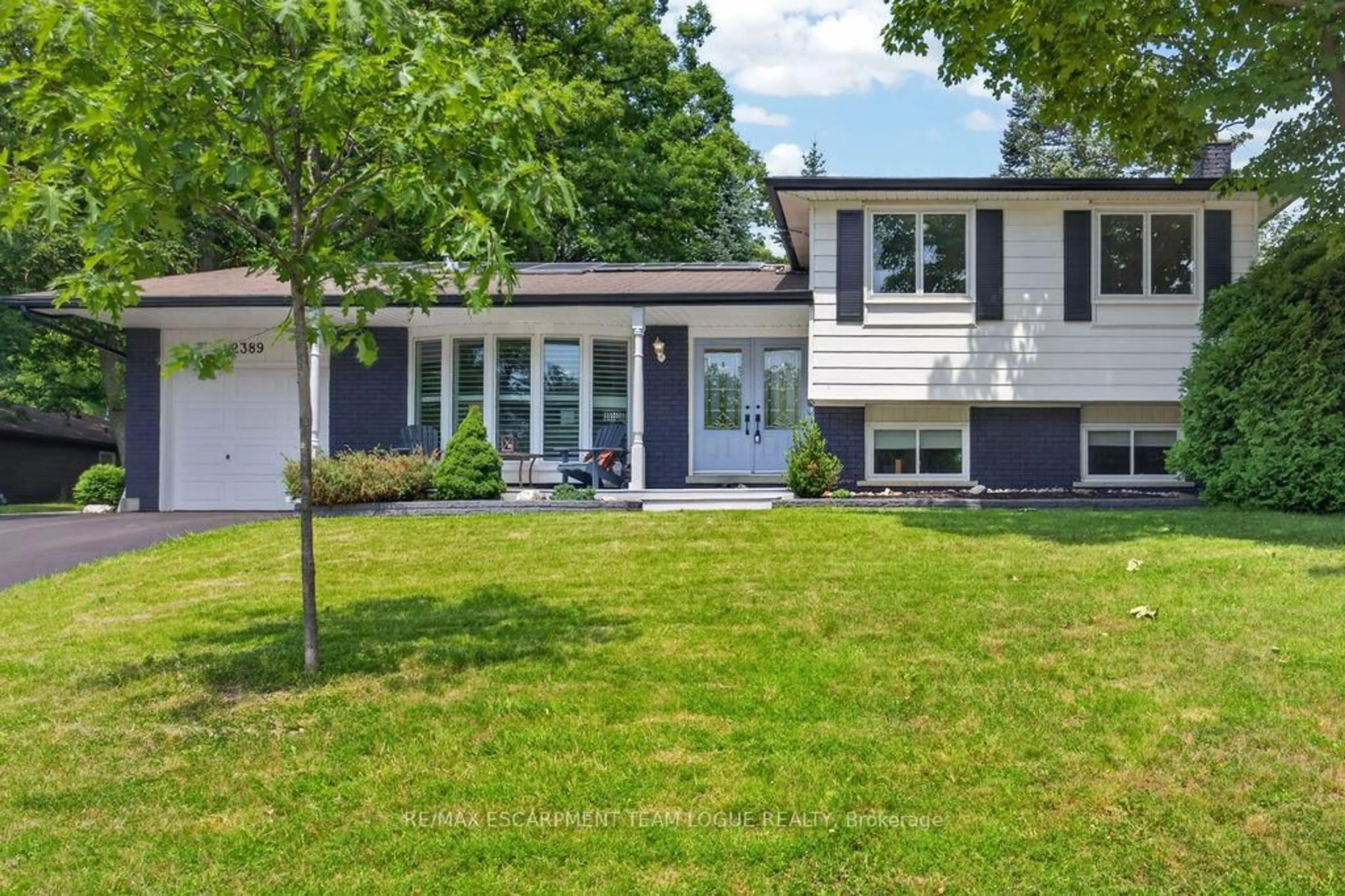 Home with vinyl exterior material, street for 2389 PEART Crt, Burlington Ontario L7P 2V5