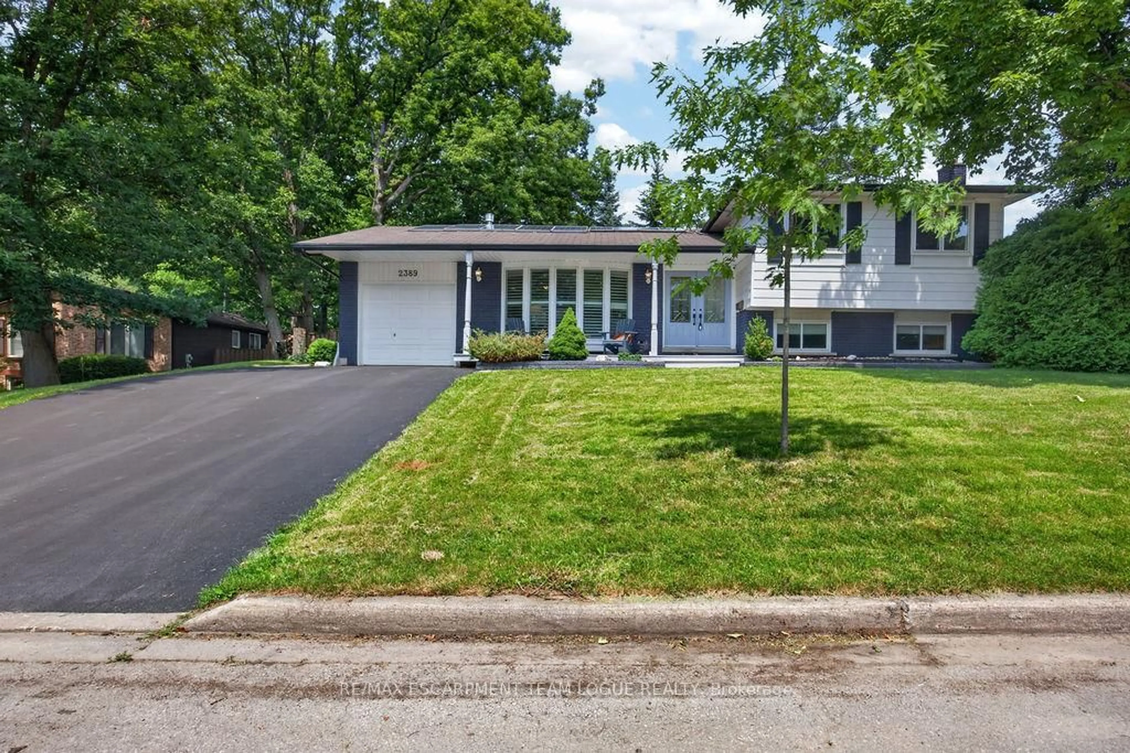 Unknown for 2389 PEART Crt, Burlington Ontario L7P 2V5