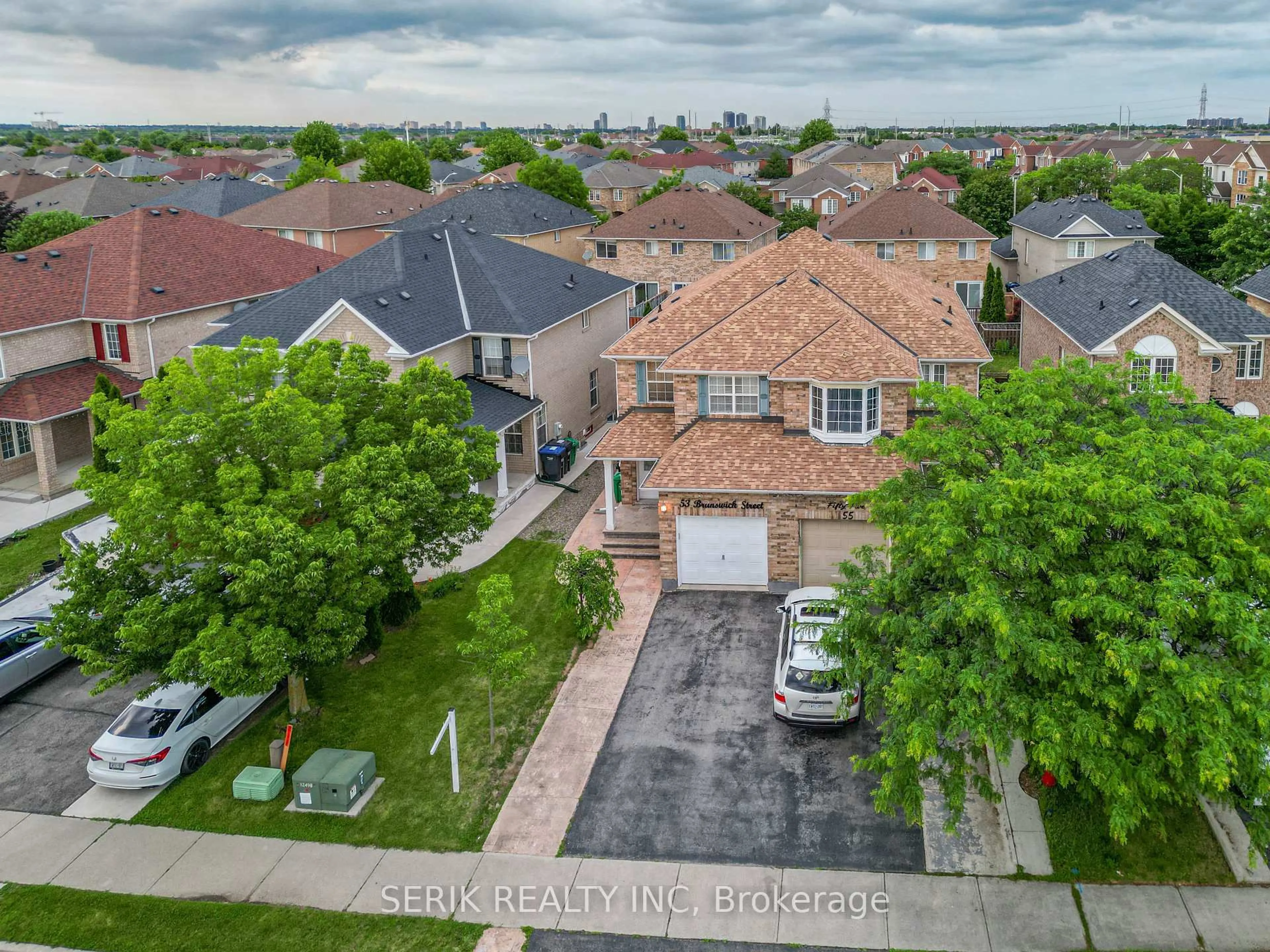 A pic from outside/outdoor area/front of a property/back of a property/a pic from drone, street for 53 Brunswick St, Brampton Ontario L6X 4Y4