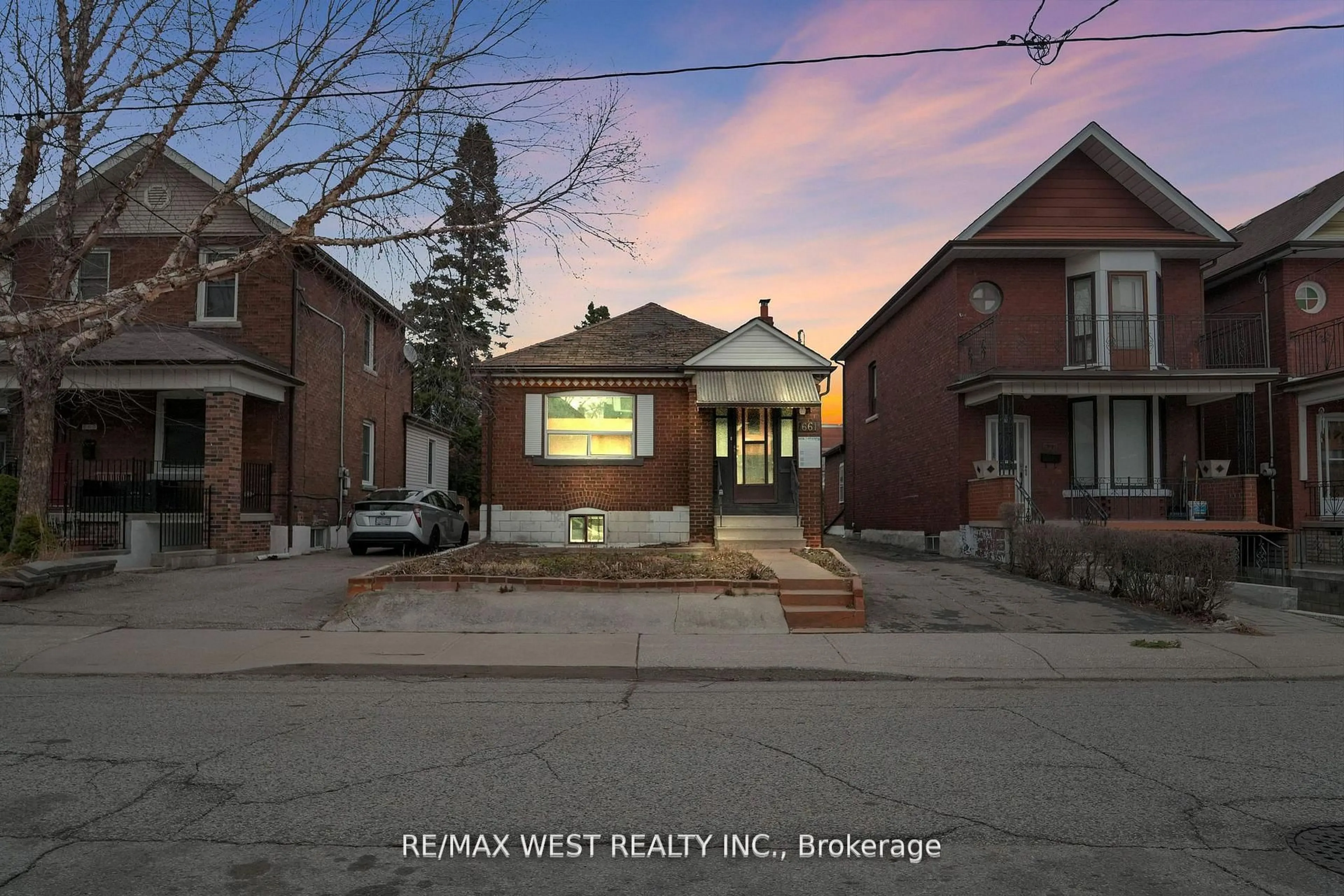 Unknown for 661 Beresford Ave, Toronto Ontario M6S 3C4