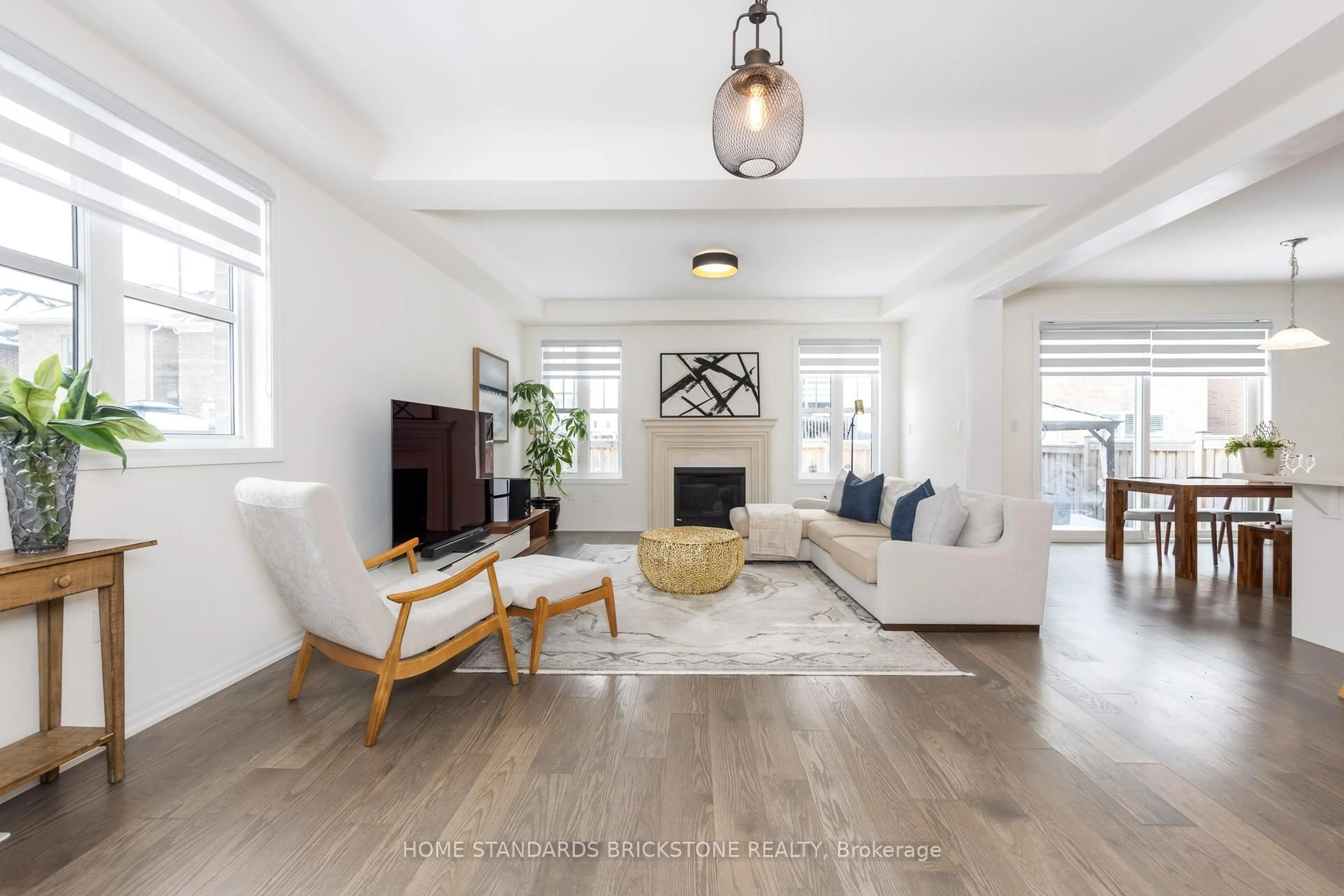 Living room with furniture, unknown for 3314 Mintwood Circ, Oakville Ontario L6H 0N6