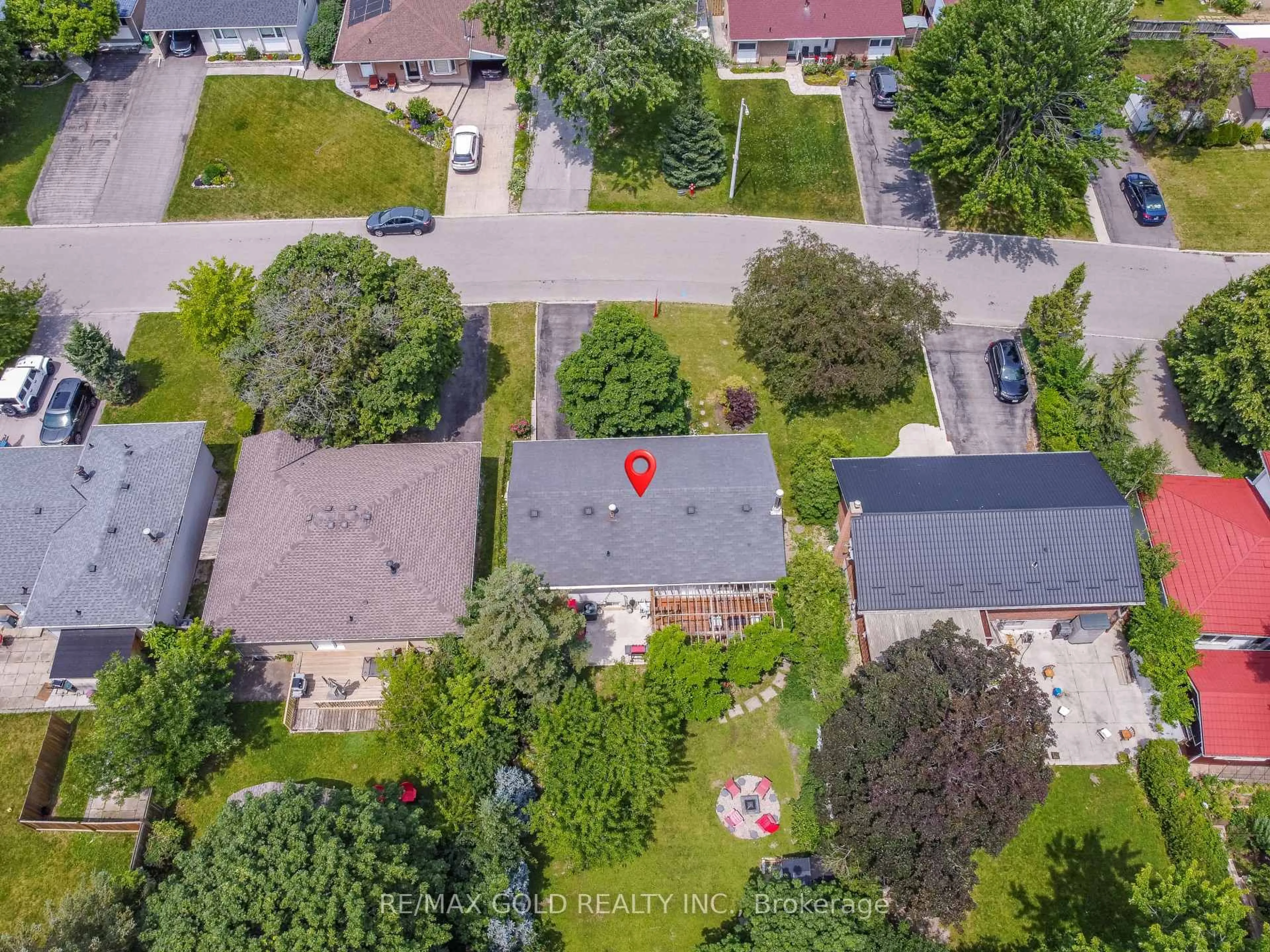 A pic from outside/outdoor area/front of a property/back of a property/a pic from drone, street for 18 Drury Cres, Brampton Ontario L6T 1L2