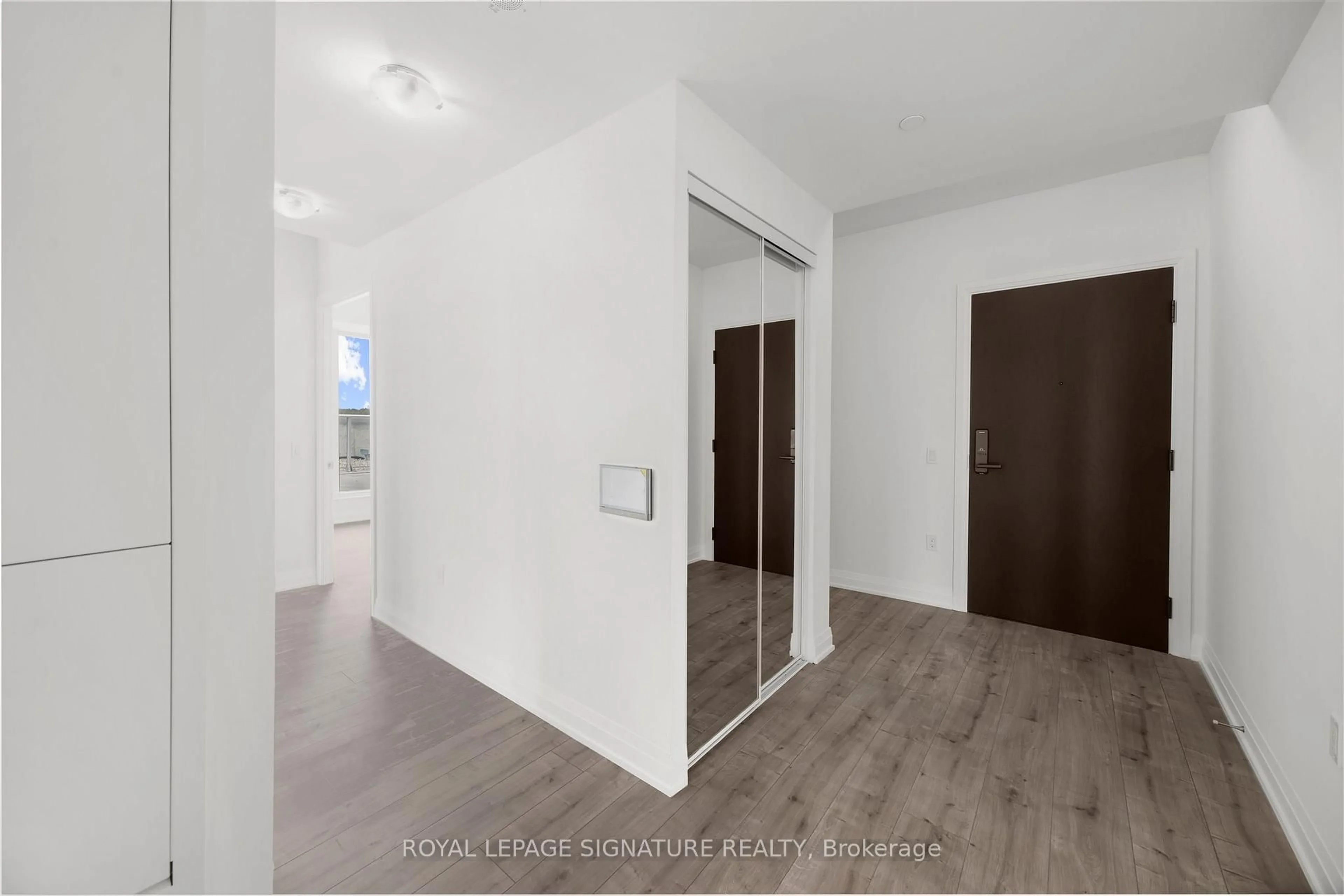 Indoor entryway for 412 Silver Maple Rd #716, Oakville Ontario L6H 0S2