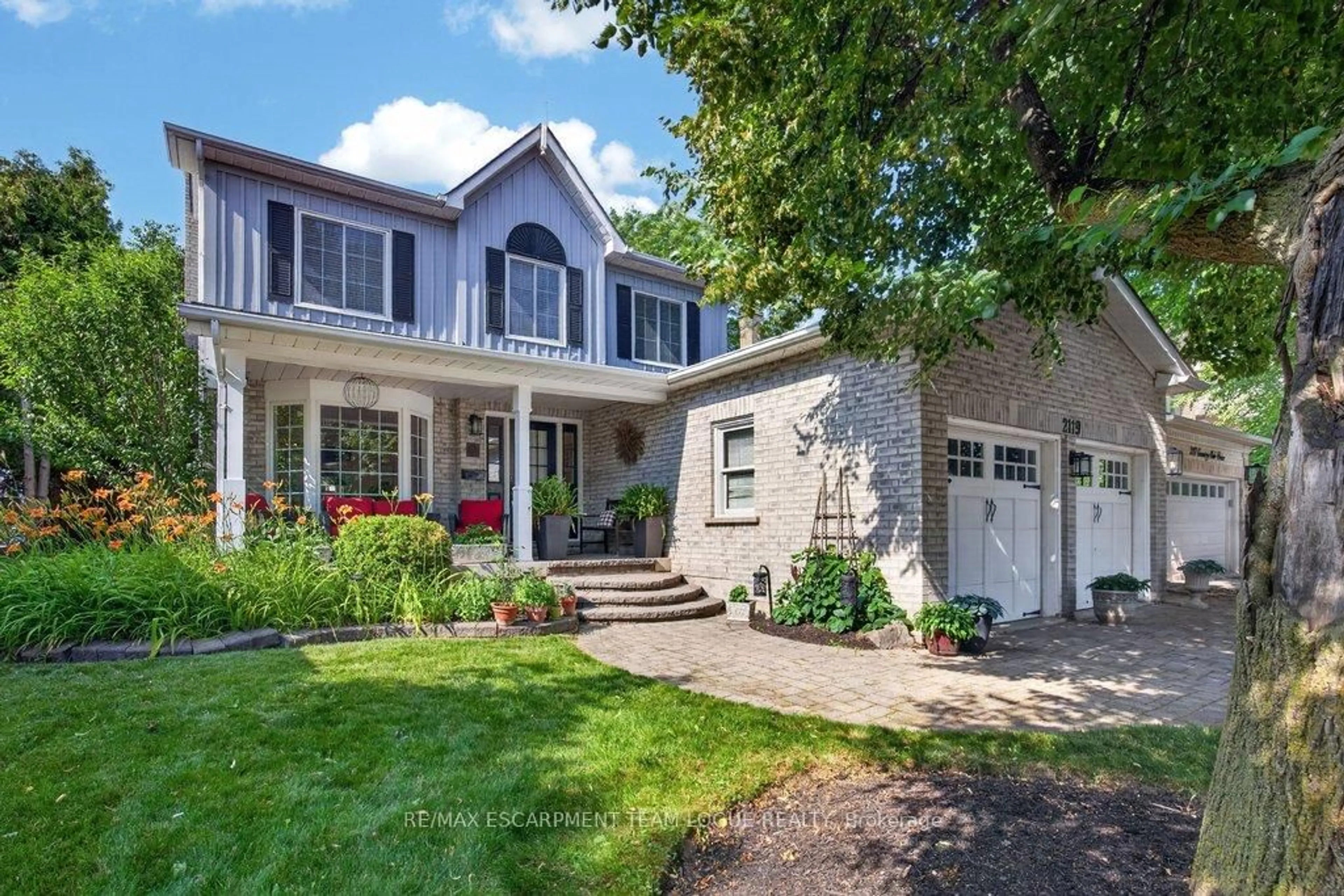 Home with brick exterior material, street for 2119 COUNTRY CLUB Dr, Burlington Ontario L7M 4A6