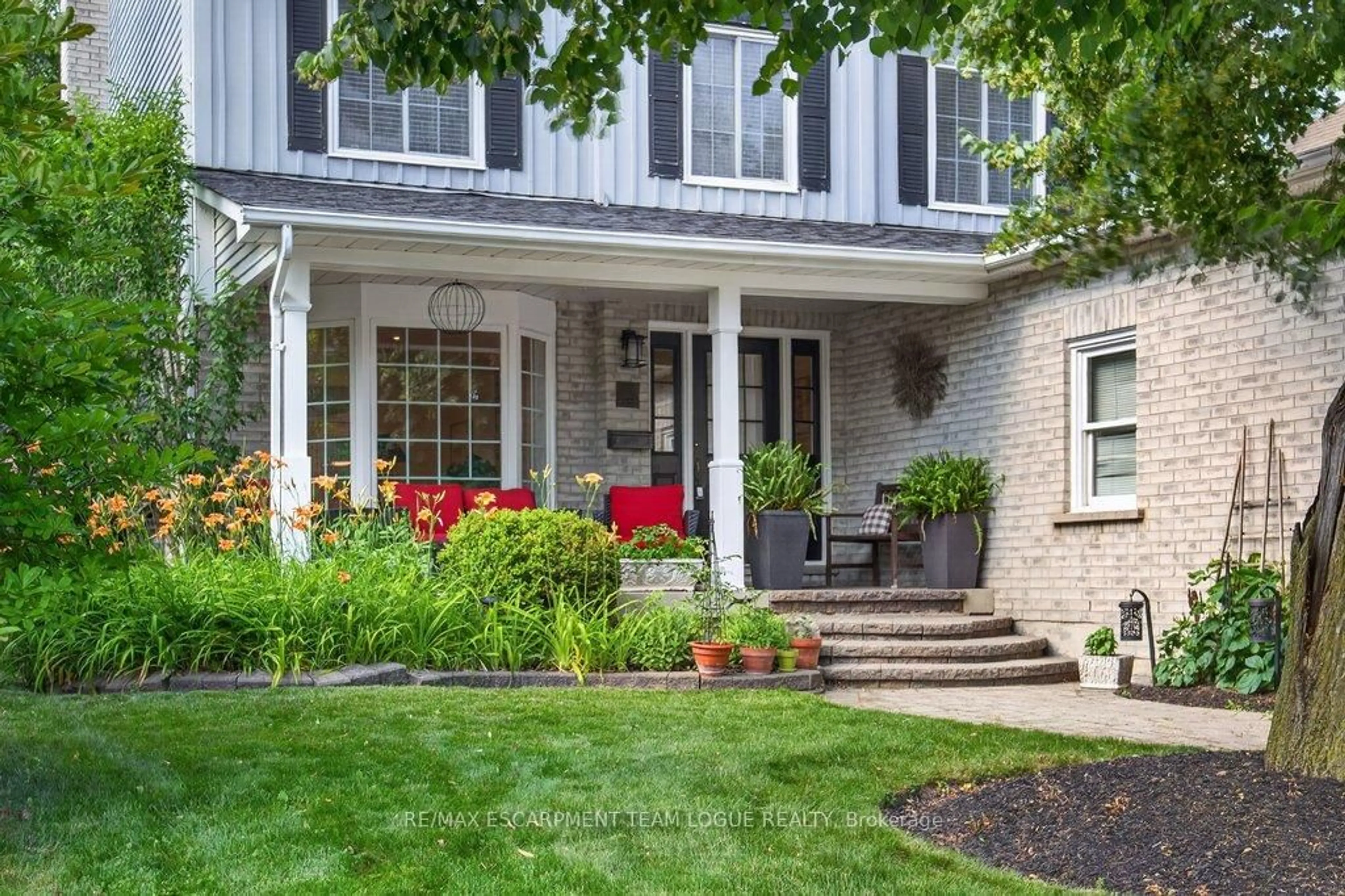 Home with brick exterior material, street for 2119 COUNTRY CLUB Dr, Burlington Ontario L7M 4A6