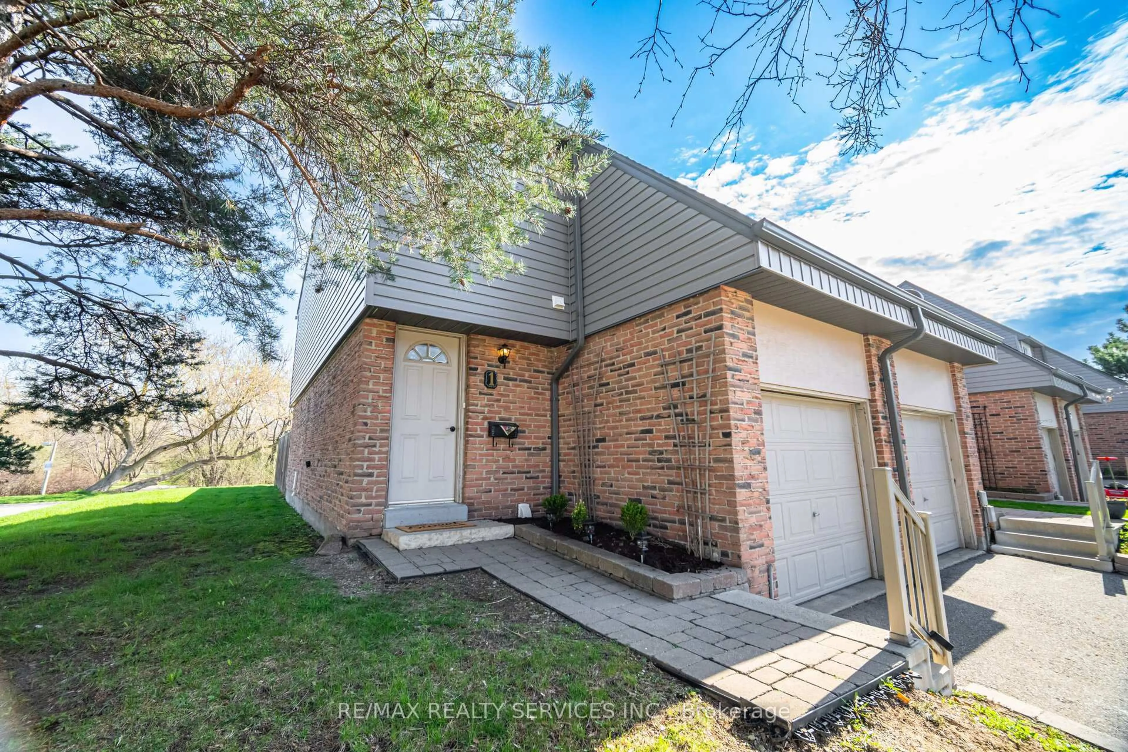 Unknown for 1 Tara Park Crt #1, Brampton Ontario L6V 3E4