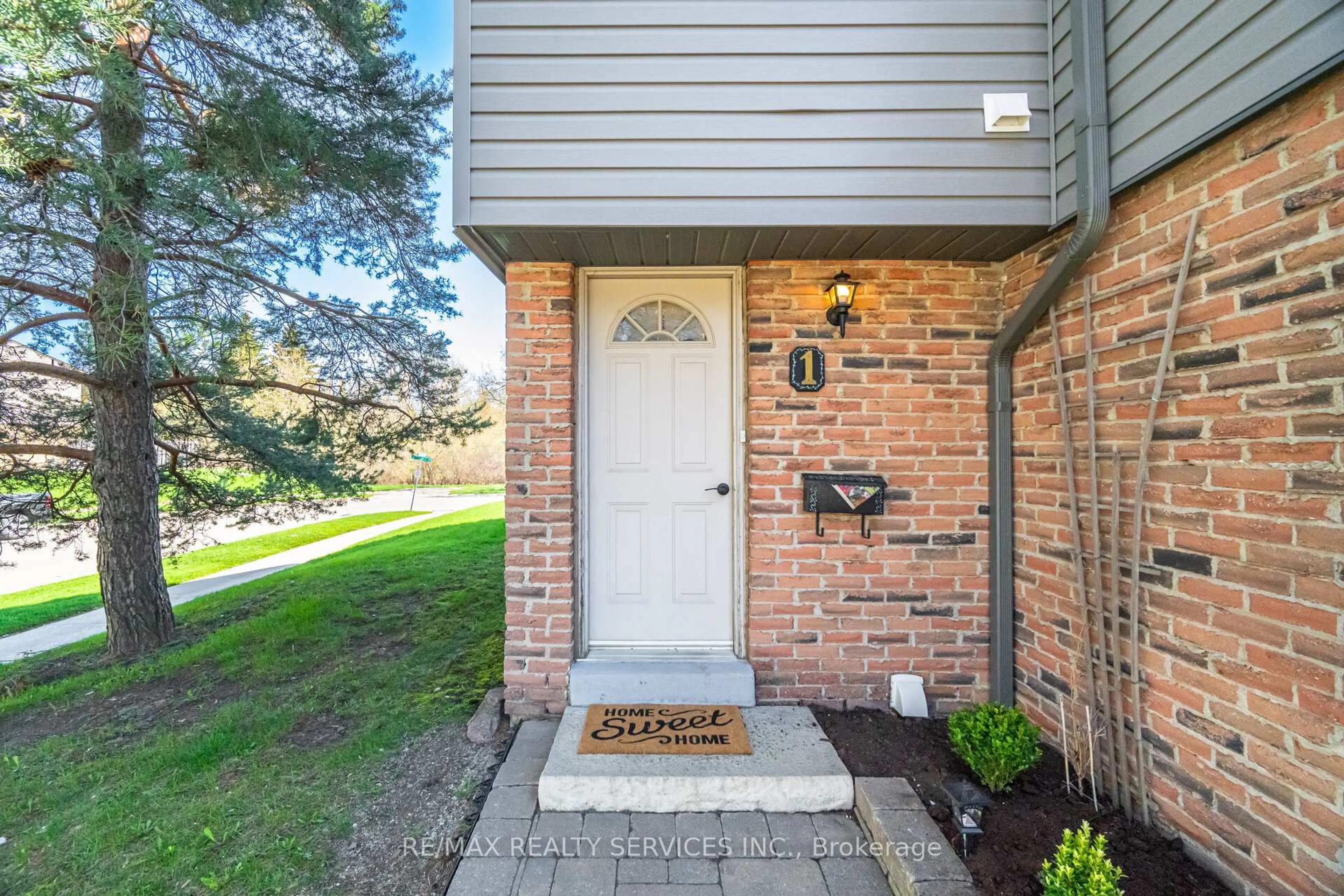 Unknown for 1 Tara Park Crt #1, Brampton Ontario L6V 3E4