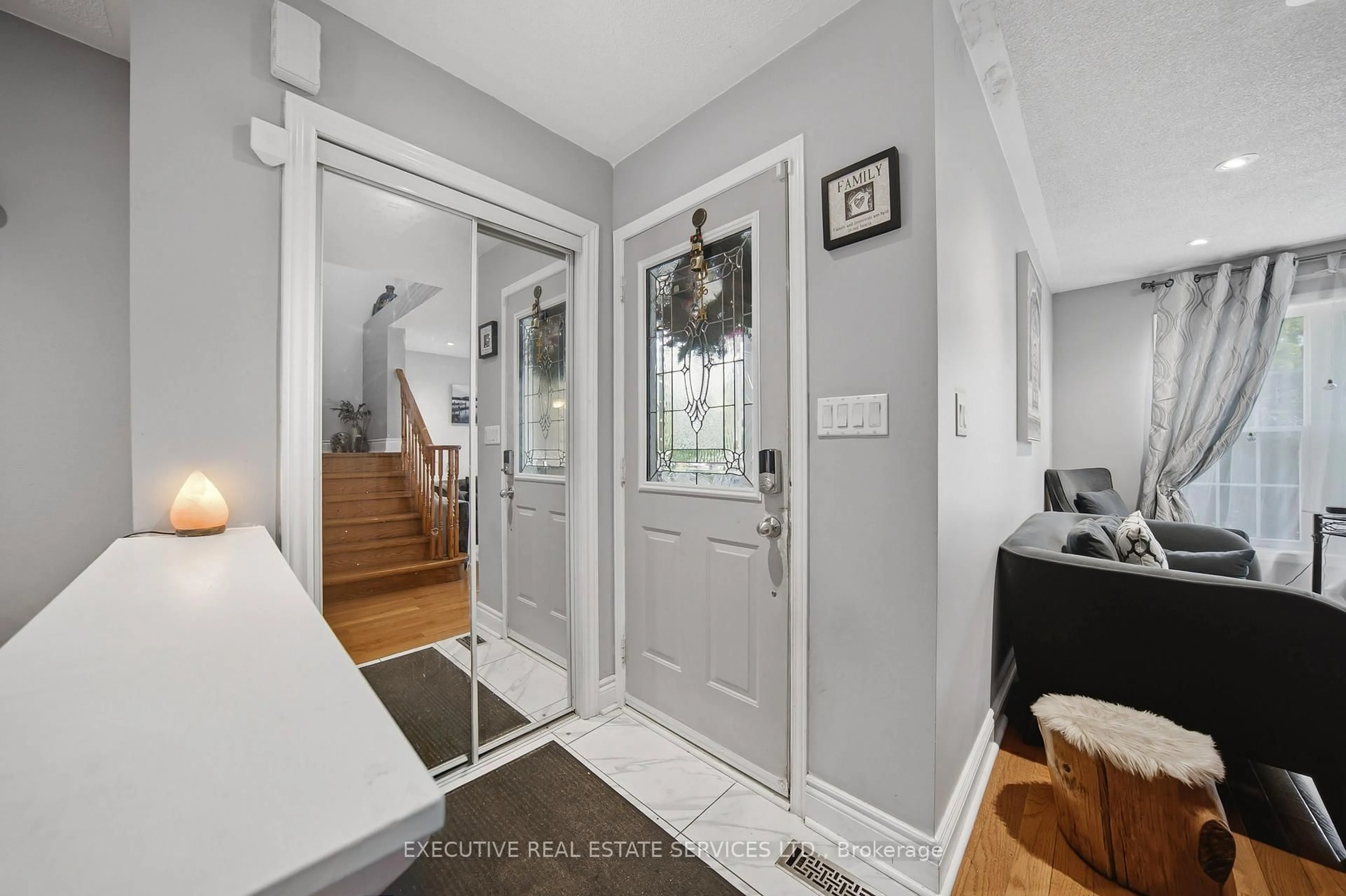 Indoor entryway for 51 Worthington Ave, Brampton Ontario L7A 1M9