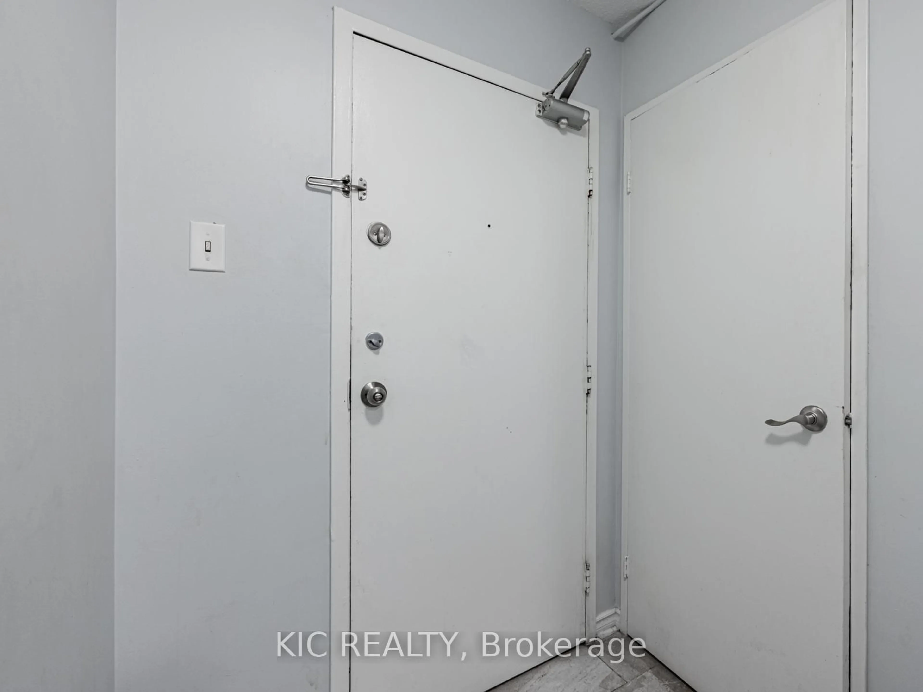 A pic of a room for 2645 KIPLING Ave #403, Toronto Ontario M9V 3S6